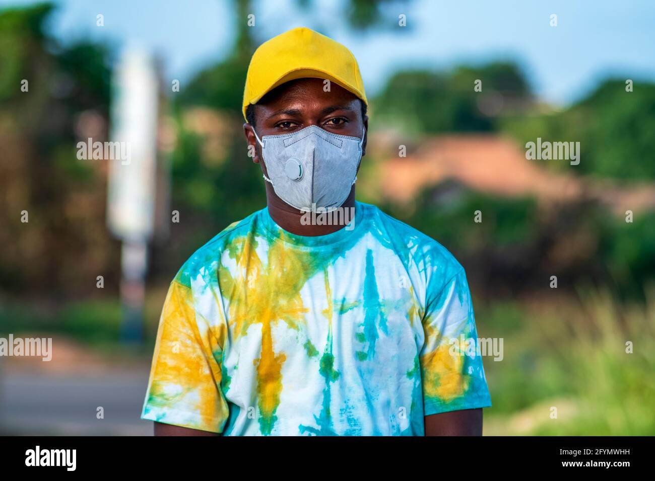 African man wearing covid face hi-res stock photography and images - Alamy