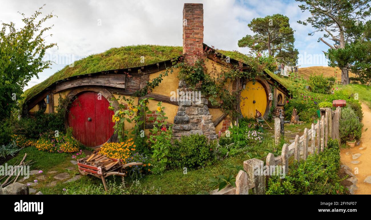 Samwise Gamgee's home in Hobbiton village from the movies The Hobbit and Lord of the Rings, New Zealand Stock Photo