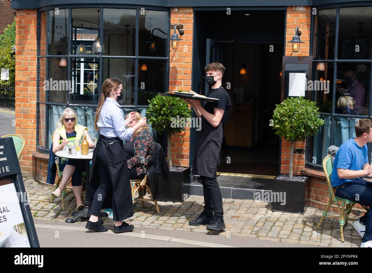 Old Amersham, Buckinghamshire, UK. 29th May, 2021. Customers enjoying a spot of lunch Al Fresco at Cote Brasserie. People were out enjoying the beautiful warm sunshine today in Amersham Old Town following the lifting of more of the Covid-19 restrictions. Credit: Maureen McLean/Alamy Live News Stock Photo