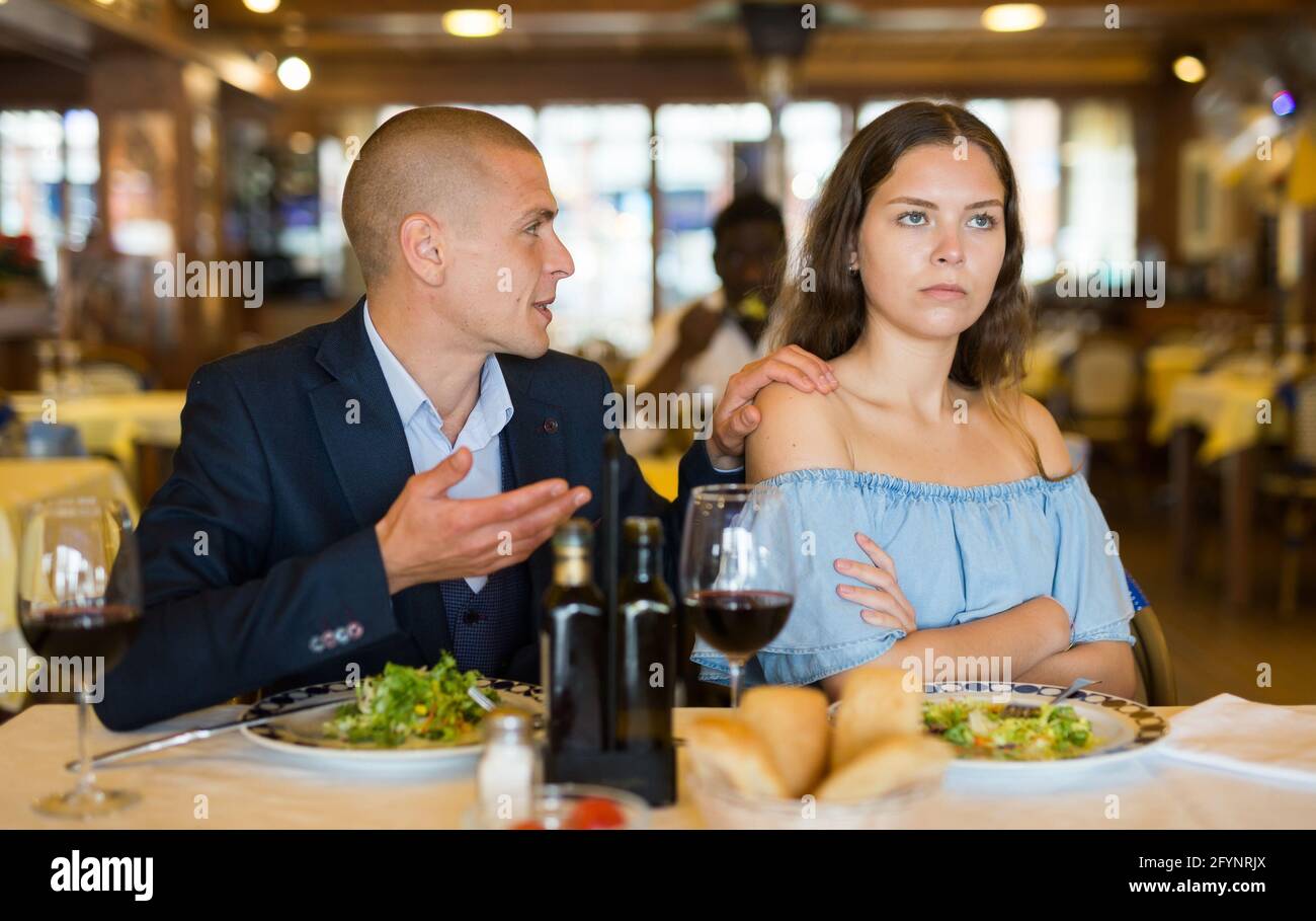 Annoyed Friends Restaurant Hi res Stock Photography And Images Alamy annoyed-friends-restaurant-hi-res-stock-photography-and-images-alamy