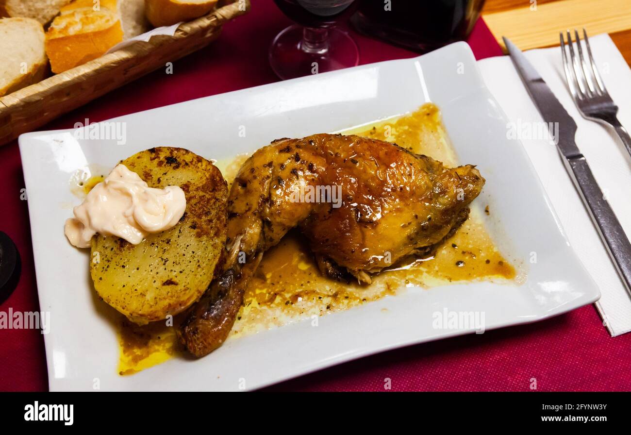Appetizing chicken legs with potatoes and sauce Stock Photo - Alamy