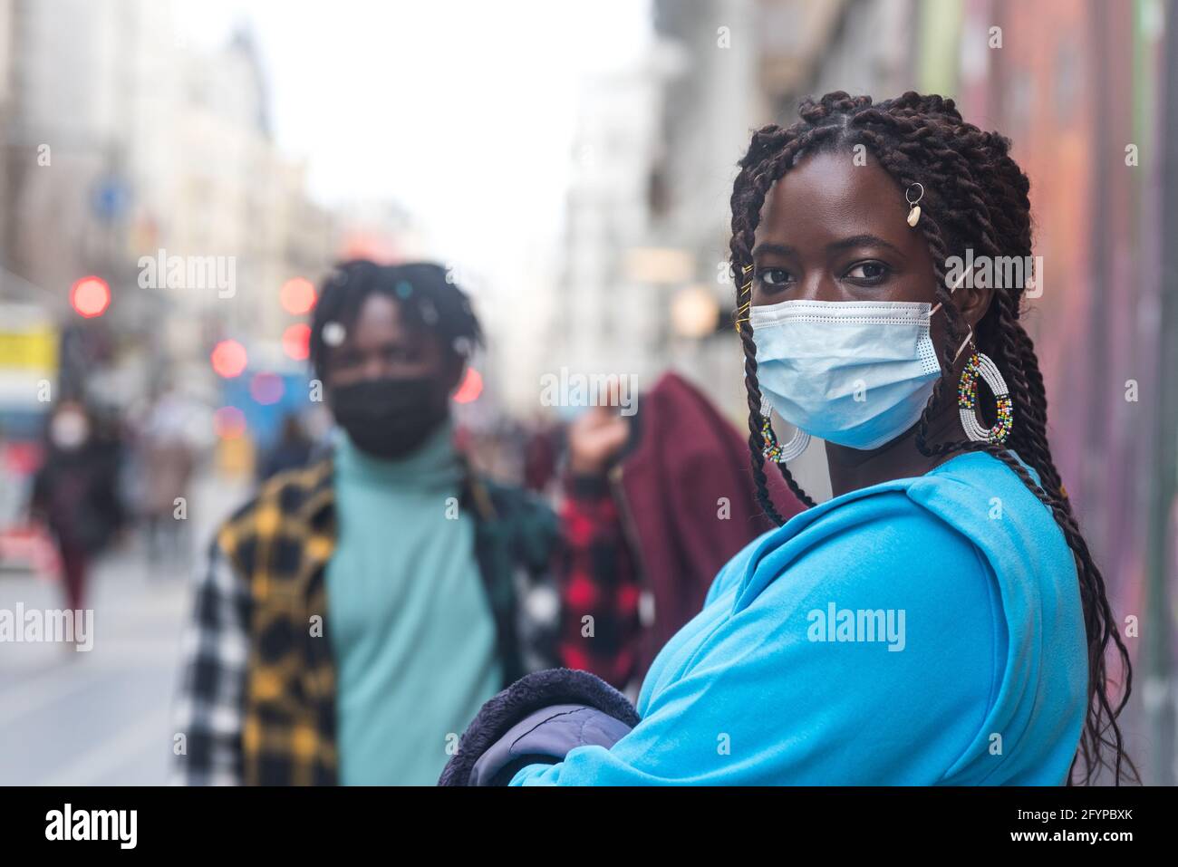 Couple medical mask hi-res stock photography and images - Alamy