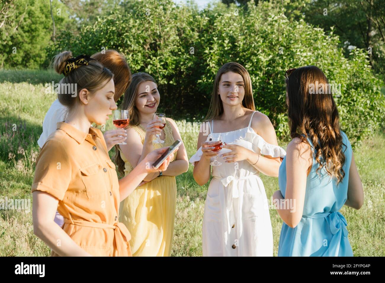 Summer Picnic Gatherings, Summer party time, summer drinks cocktails ...