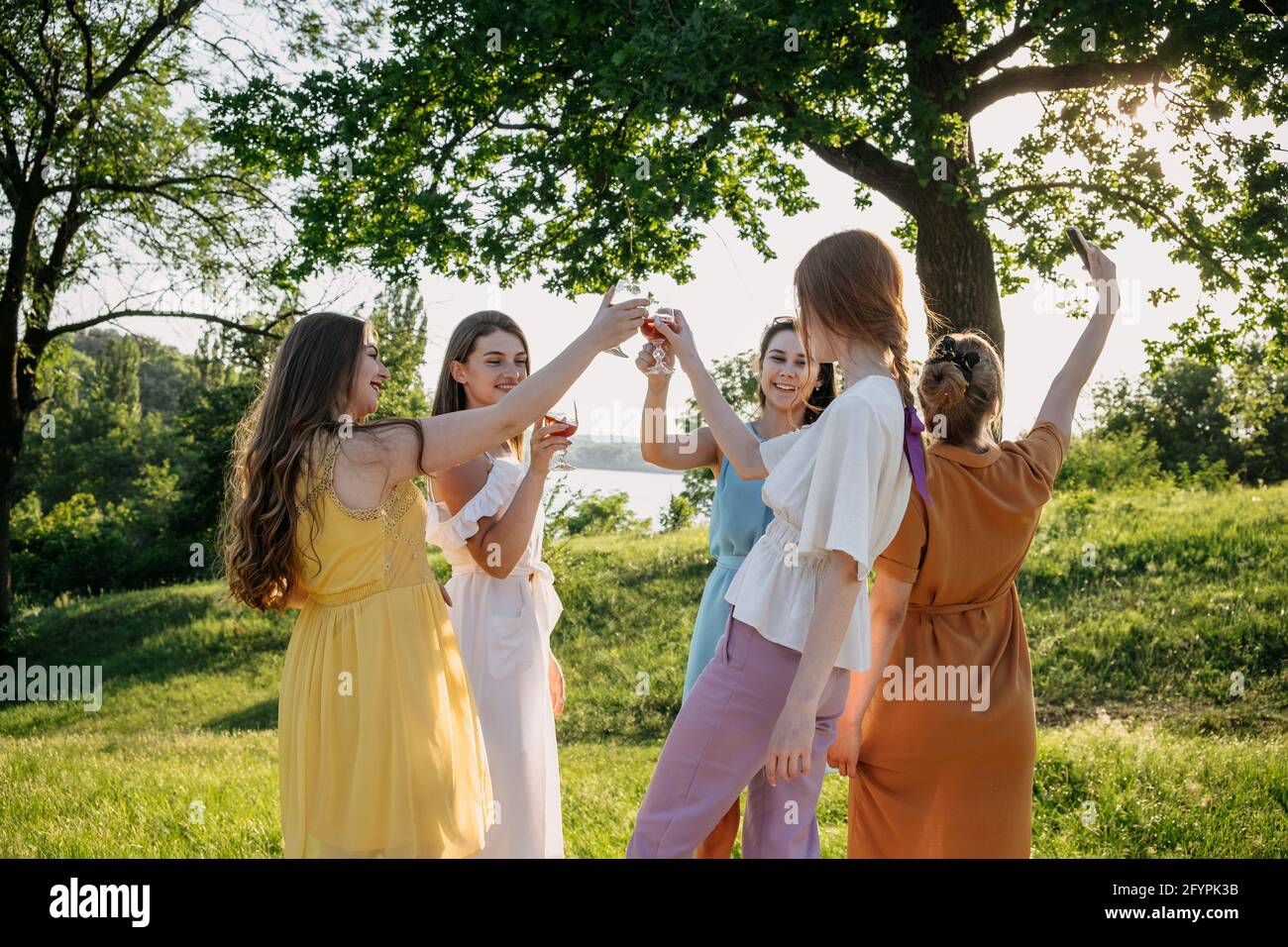 Summer Picnic Gatherings, Summer party time, summer drinks cocktails ...