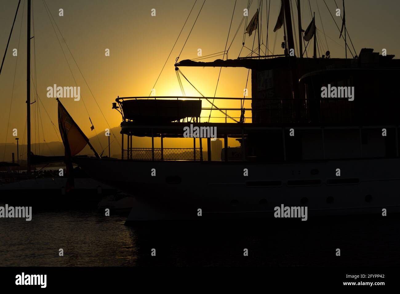 Container ship sea sunset hi-res stock photography and images - Alamy