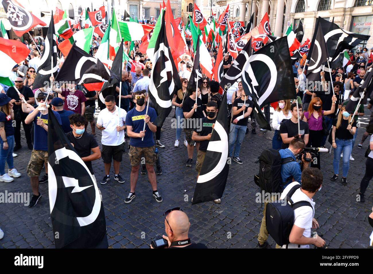 Casa Pound manifesta a Roma L'ITALIA CHIAMA, presente Luca Marsella, leader del movimento di estrema destra e Consigliere Circoscrizionale presso il Municipio di Ostia Stock Photo