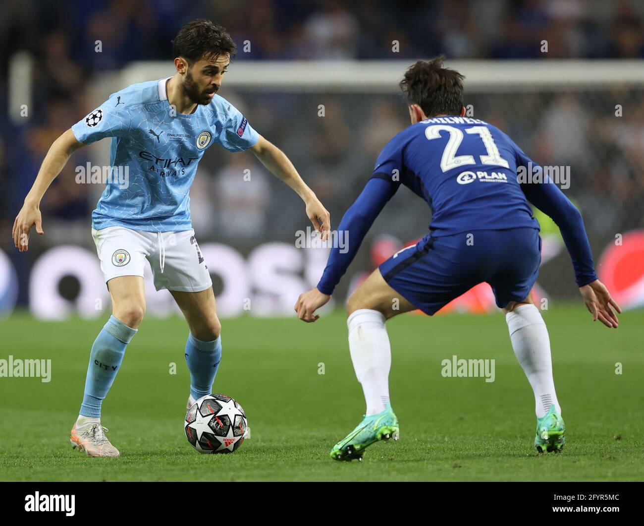 PORTO, PORTUGAL - MAY 29: Bernardo Silva of Manchester City takes on Ben Chilwell Manchester City and Chelsea FC at Estadio do Dragao on May 29, 2021 in Porto, Portugal. (Photo by MB Media) Stock Photo