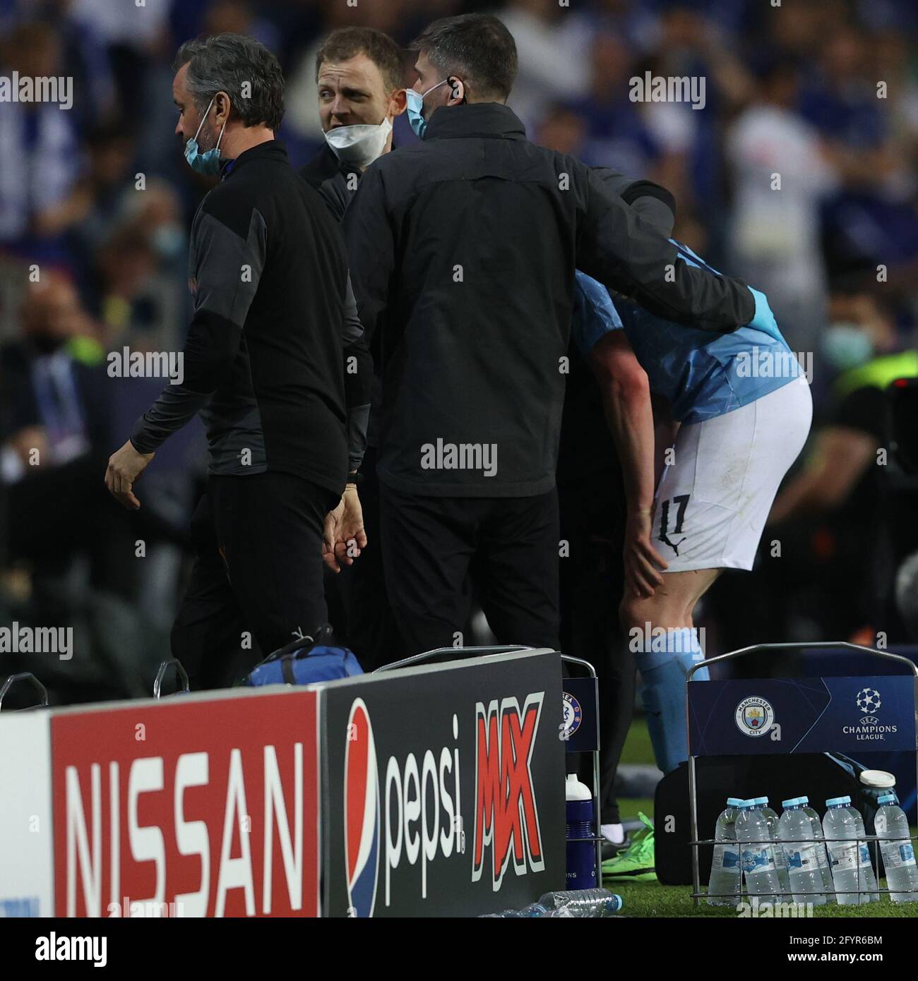 PORTO, PORTUGAL - MAY 29: Kevin De Bruyne of Manchester City is taken off  after his collision with Antonio Rudiger of Chelsea during the UEFA  Champions League Final between Manchester City and