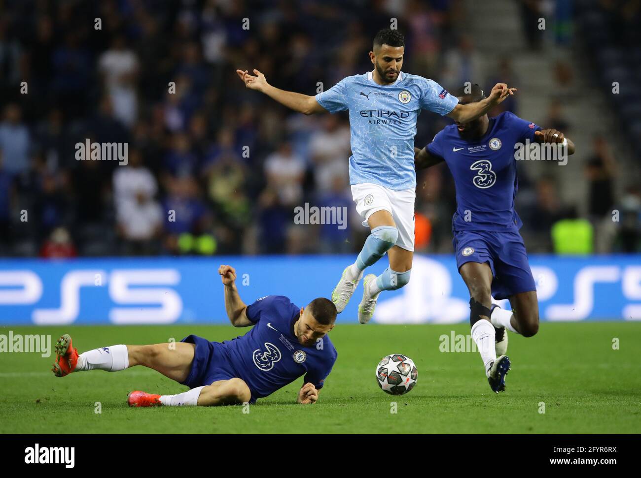 Porto, Portugal, 29th May 2021. Riyad Marhez of Manchester City ships past Mateo Kovacic of Chelseaduring the UEFA Champions League match at the Estadio do Dragao, Porto. Picture credit should read: David Klein / Sportimage Stock Photo