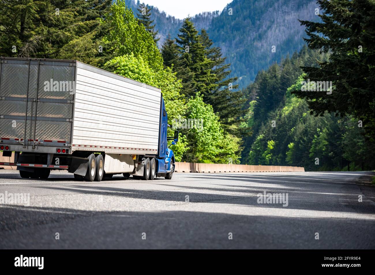 Reefer Big Rig Blue big rig semi truck tractor with chrome accessories transporting ...