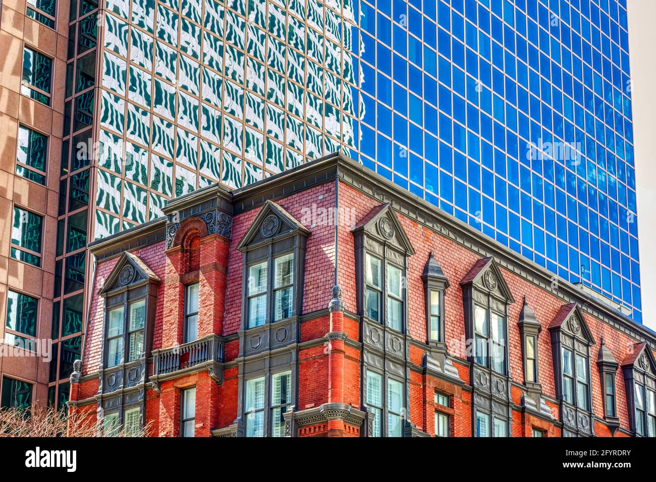 Old & New Queen Annestyle Exchange Building (1888) against backdrop