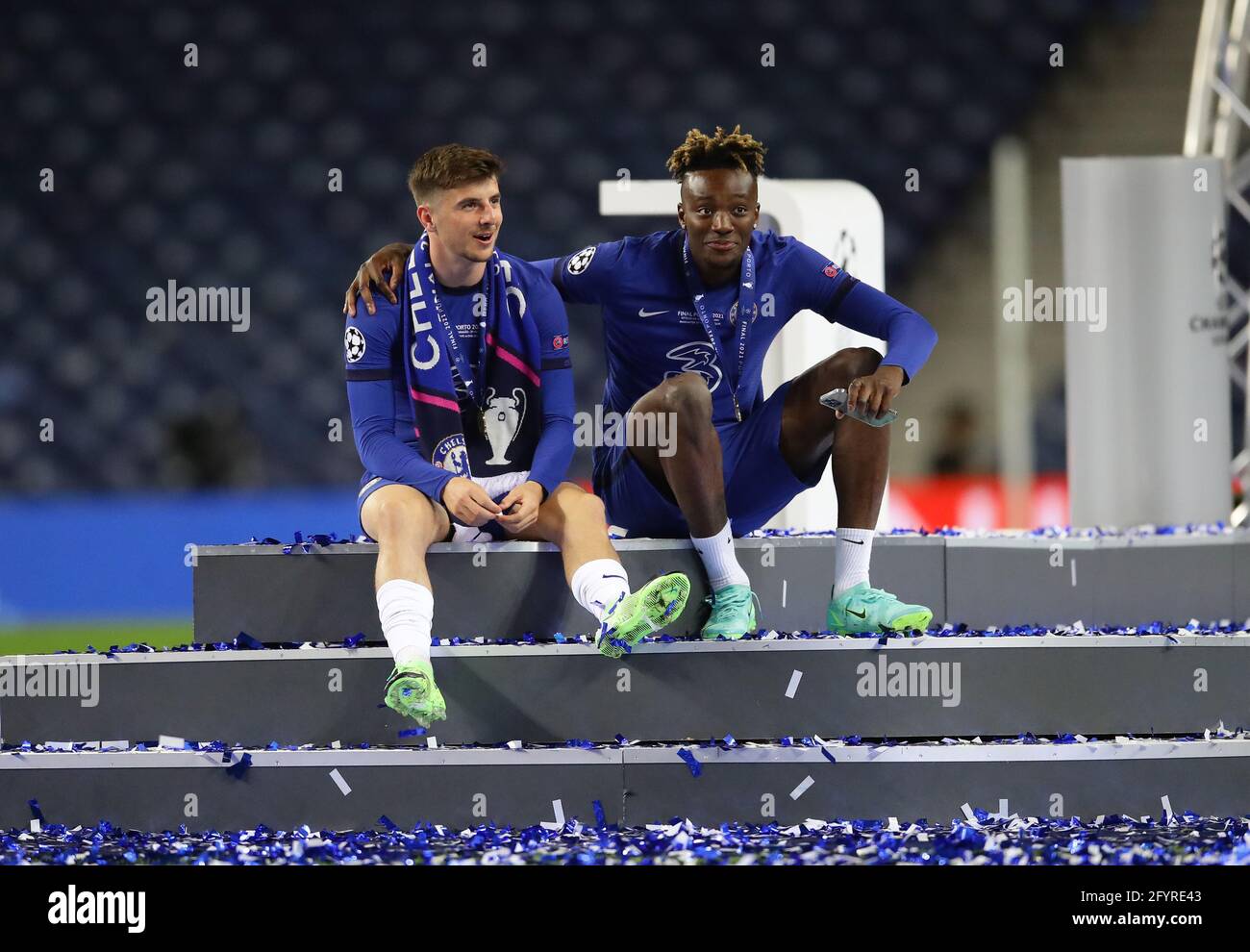 Porto, Portugal, 29th May 2021. Mason Mount of Chelsea and Tammy ...