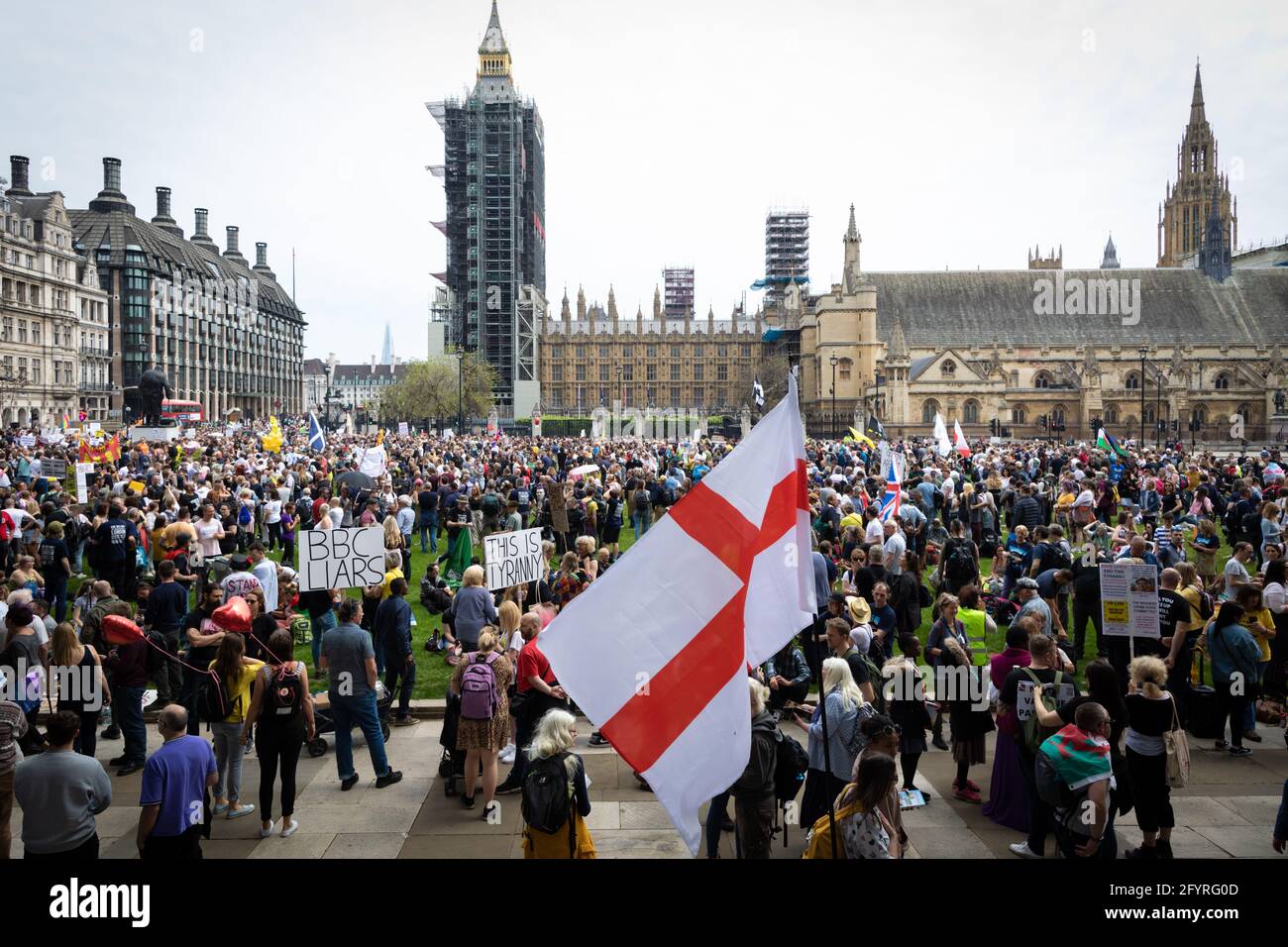 Manchester, UK. 29th May, 2021. Parliament Square fills up before a anti-lockdown protest. The number of people attending the protests has increased month on month since the introduction of the COVID-19 restrictions. Credit: Andy Barton/Alamy Live News Stock Photo