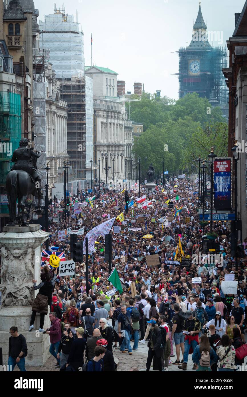 Manchester, UK. 29th May, 2021. Whitehall fills up with protesters during a anti-lockdown march. The number of people attending the protests has increased month on month since the introduction of the COVID-19 restrictions. Credit: Andy Barton/Alamy Live News Stock Photo