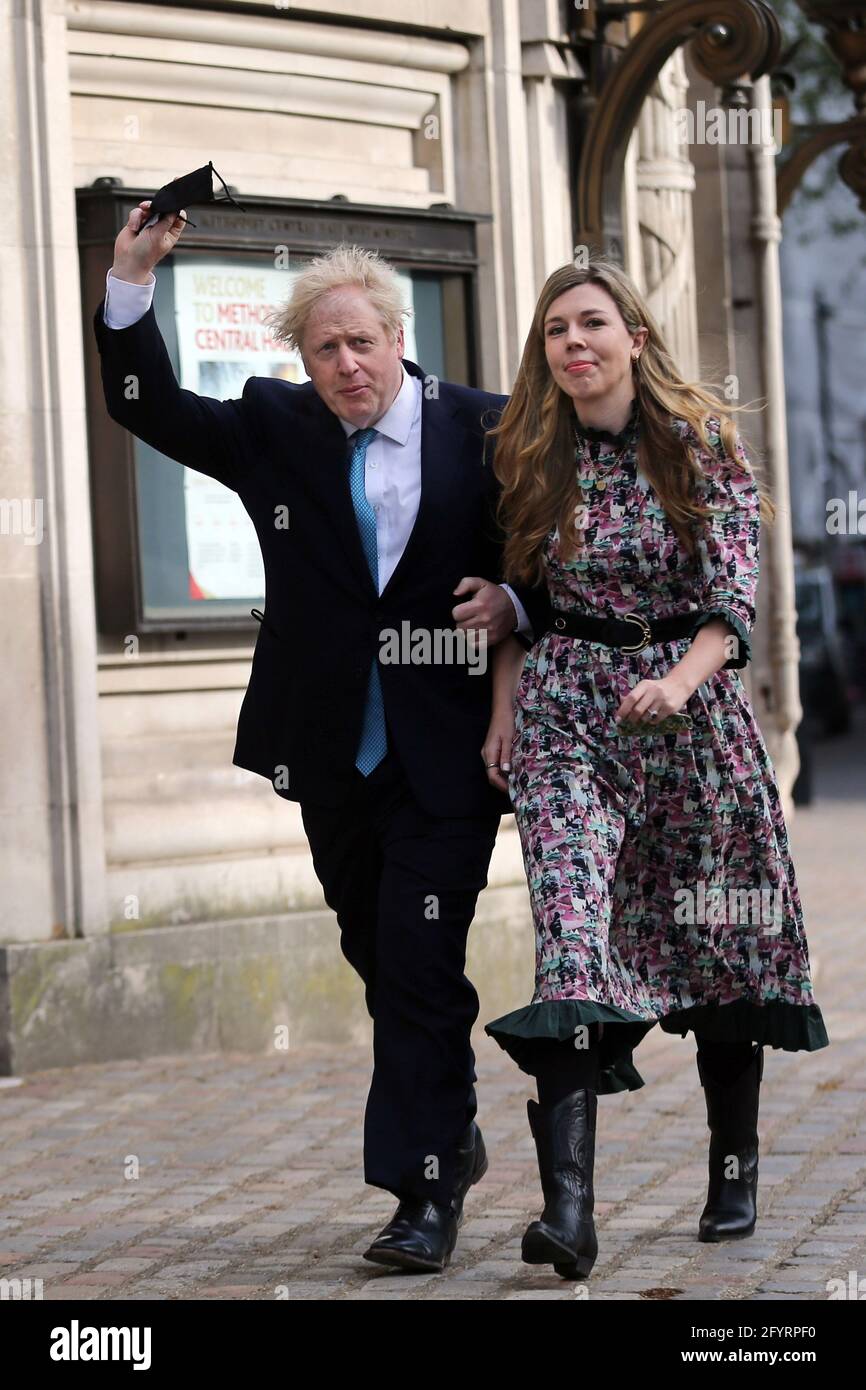 London, UK. 29th May, 2021. British Prime Minister BORIS JOHNSON got married to fiancée CARRIE SYMONDS in a private ceremony at Westminster Cathedral. FILE PHOTO SHOT: May 6, 2021, London, England, United Kingdom: UK Prime Minister BORIS JOHNSON and his fiancee CARRIE SYMONDS after voting in Super Thursday elections in Westminster. Credit: Tayfun Salci/ZUMA Wire/Alamy Live News Stock Photo