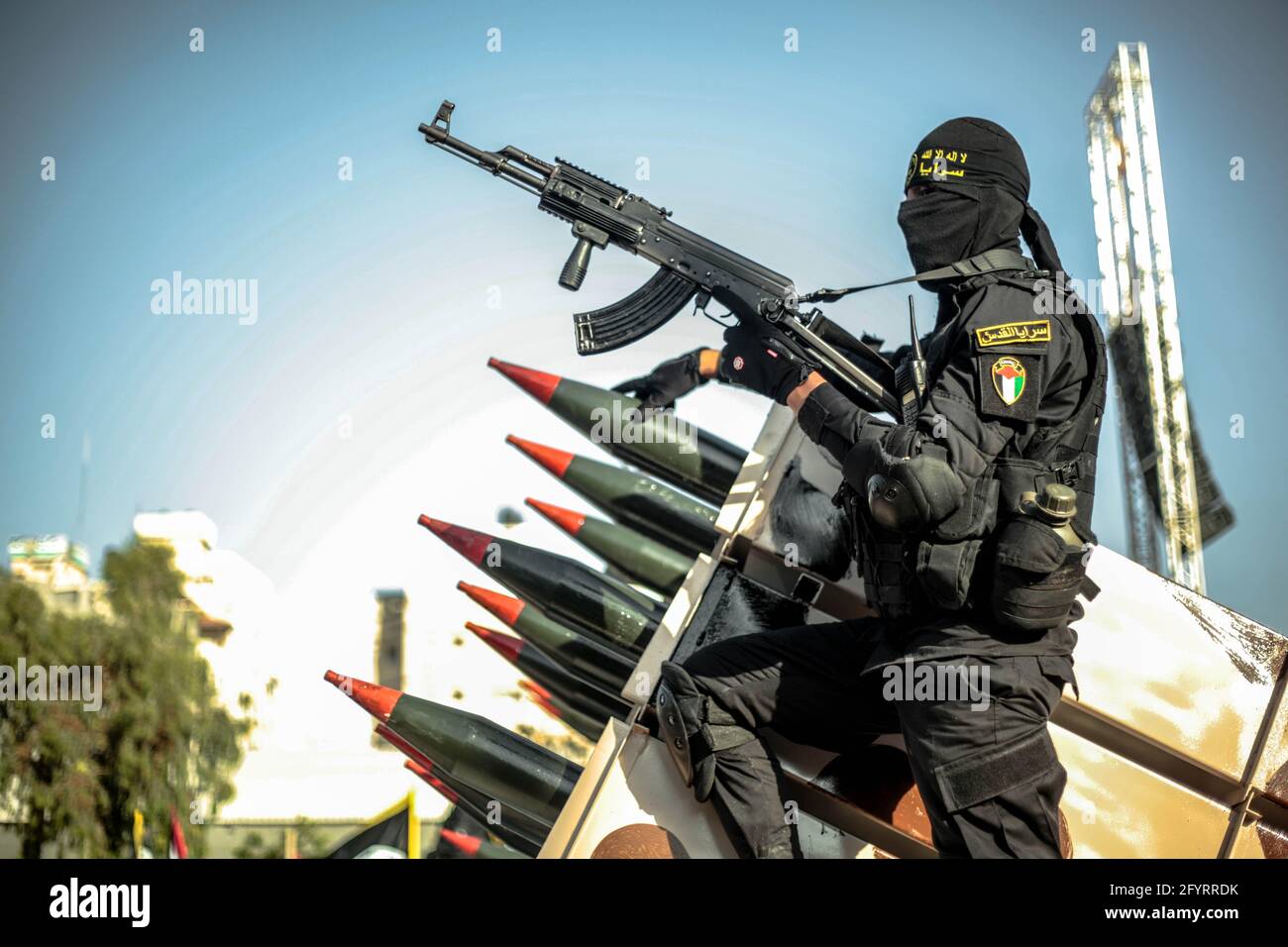 Gaza City, Palestine. 29th May, 2021. Fighters with the Saraya al-Quds  Brigades, the armed wing of the Palestinian Islamic Jihad movement, in the  streets of Gaza City during rally, more than a, image size:1300x956