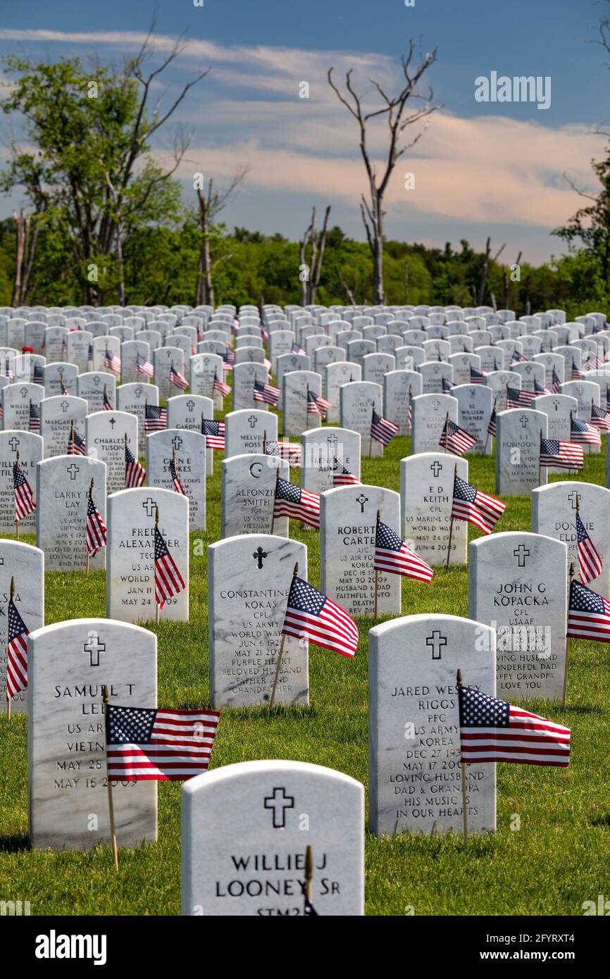 Holly, Michigan, USA. 29th May, 2021. American flags were placed on the graves of veterans for Memorial Day at Great Lakes National Cemetery. Credit: Jim West/Alamy Live News Stock Photo