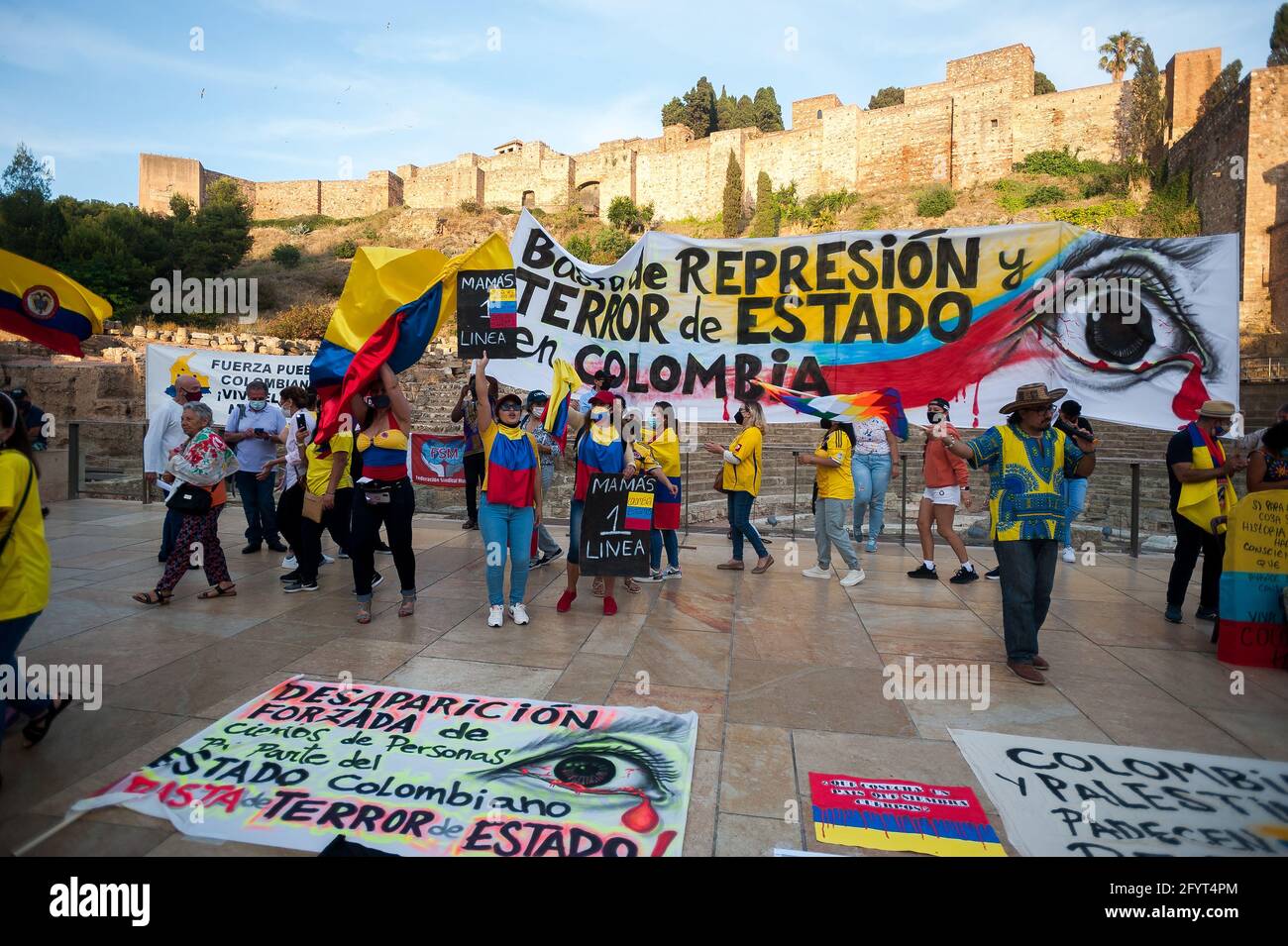 Malaga, Spain. 29th May, 2021. Colombian protesters are seen waving flags as they take part during a protest on Alcazabilla street.After a month of protests following the social burst in Colombia, dozens of Colombians living in Malaga showing again their solidarity with the Colombian population and against the violence of the government of President Iván Duque. Credit: SOPA Images Limited/Alamy Live News Stock Photo
