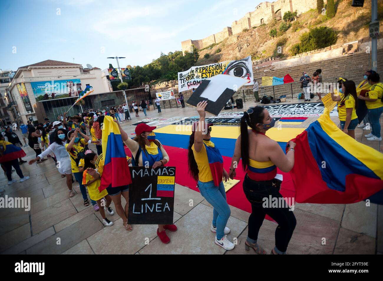 Malaga, Spain. 29th May, 2021. Colombian protesters are seen dancing in a queue as they take part during a protest on Alcazabilla street.After a month of protests following the social burst in Colombia, dozens of Colombians living in Malaga showing again their solidarity with the Colombian population and against the violence of the government of President Iván Duque. (Photo by Jesus Merida/SOPA Images/Sipa USA) Credit: Sipa USA/Alamy Live News Stock Photo