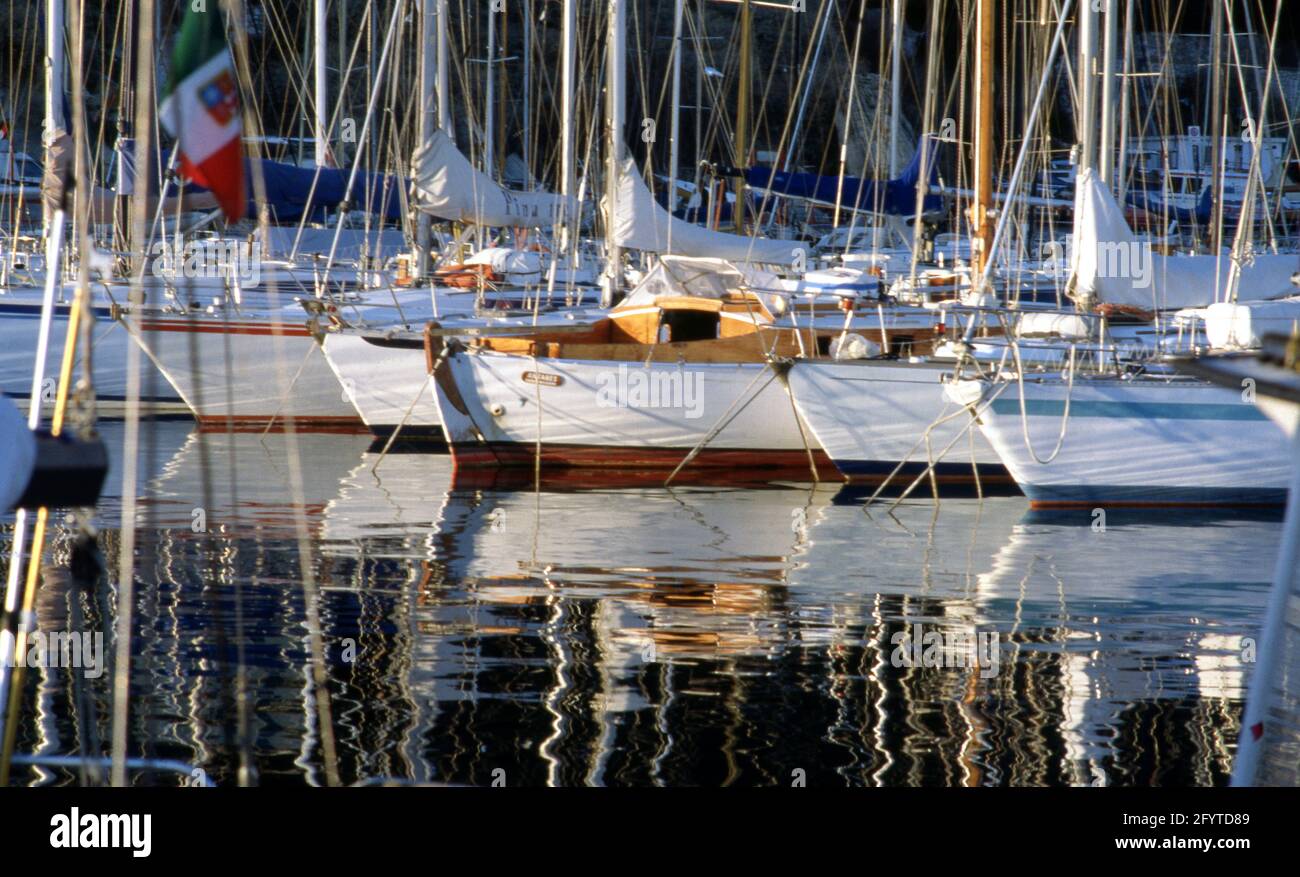 Barche nel porto turistico di Finale Ligure Stock Photo