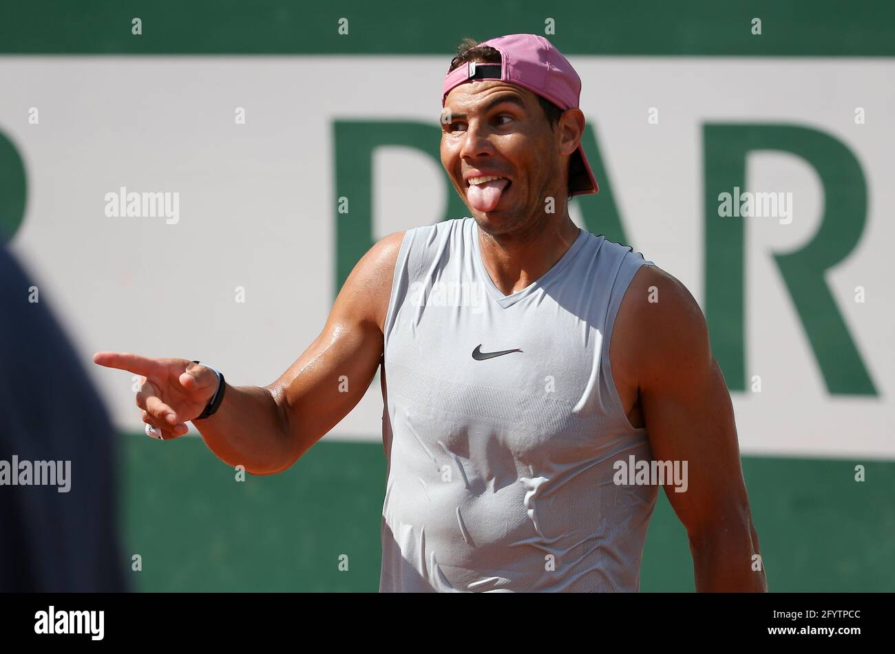 Rafael Nadal of Spain jokes with Iga Swiatek of Poland - they practice  together 20 minutes - ahead of the French Open 2021, a Grand Slam tennis  tournament at Roland-Garros stadium on