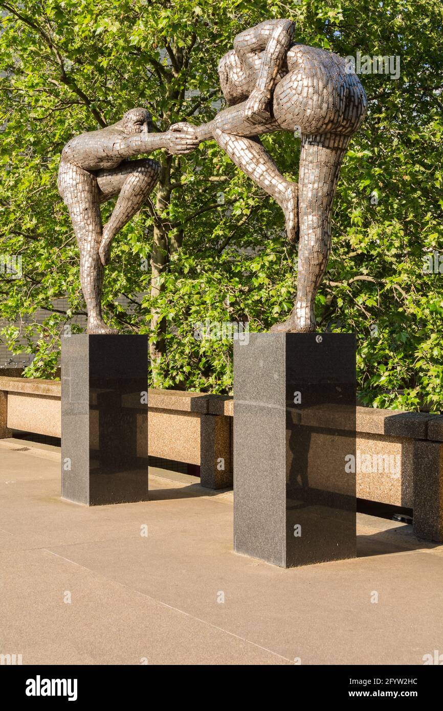 Rick Kirby's Cross the Divide sculpture outside St Thomas' Hospital, London, England, U.K. Stock Photo