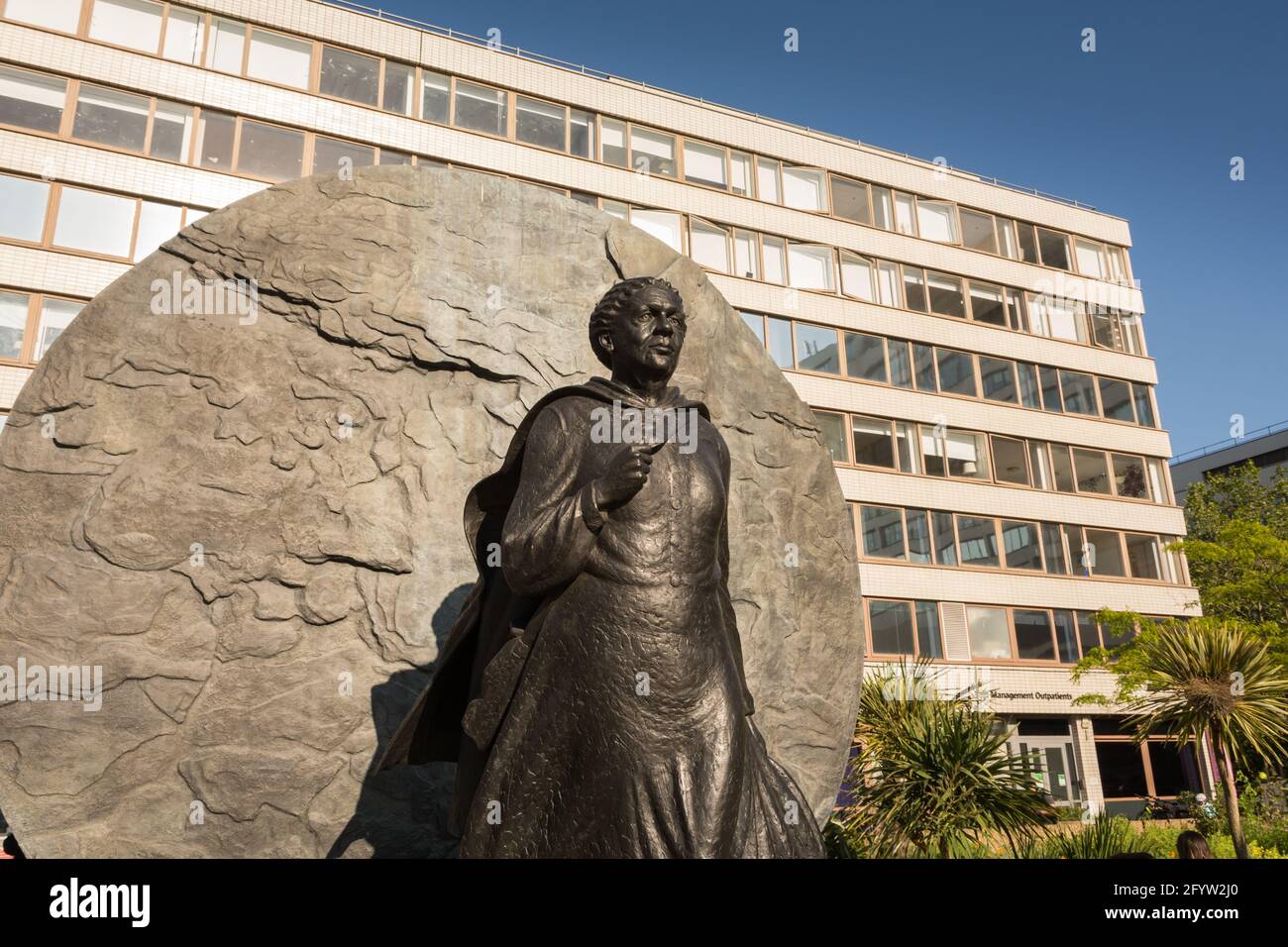 A bronze statue to the Crimean War heroine Mary Seacole, by Martin Jennings, outside St Thomas’ Hospital in central London, England, U.K. Stock Photo