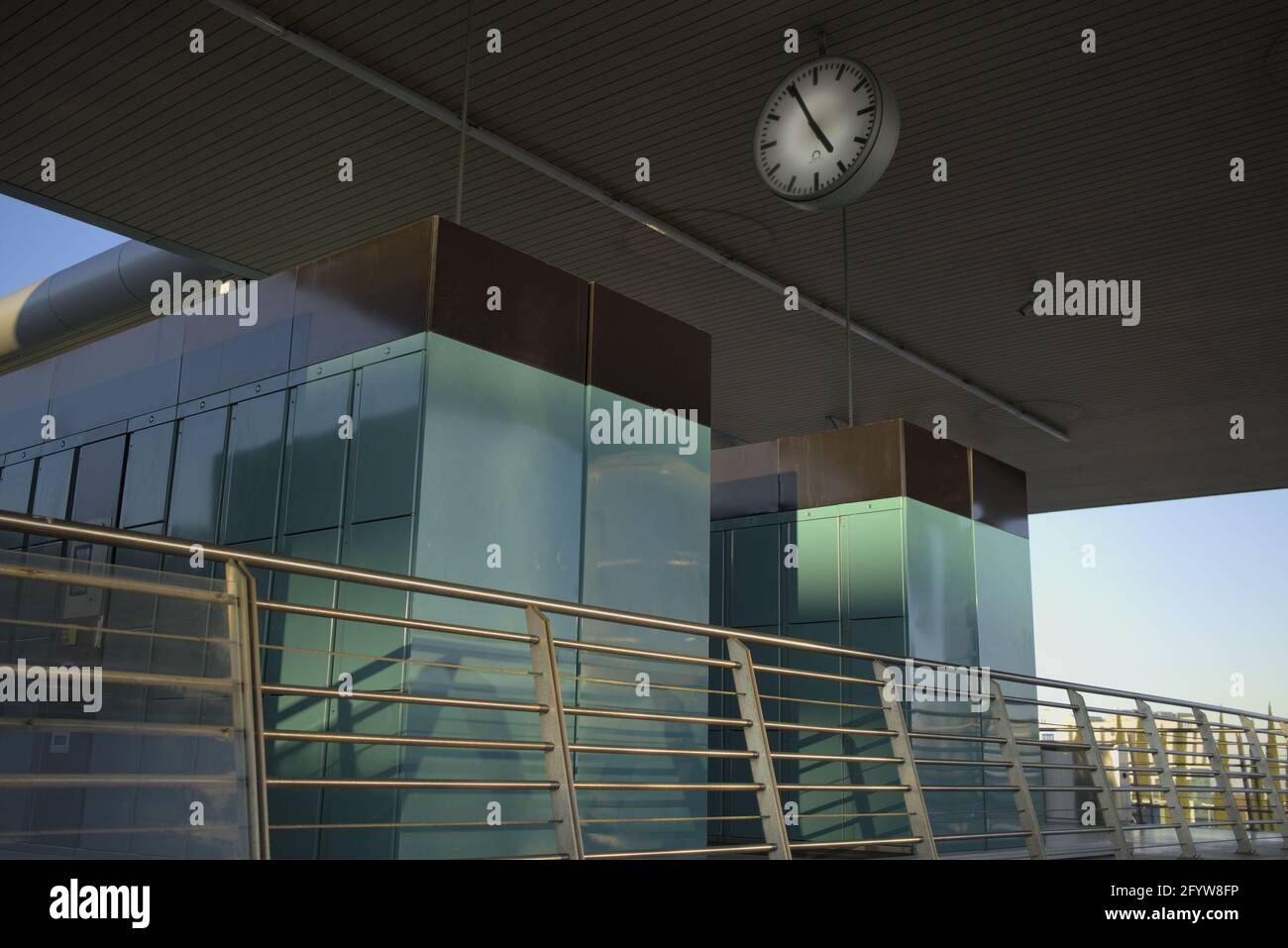The departures entrance at Lisbon's airport Stock Photo Alamy