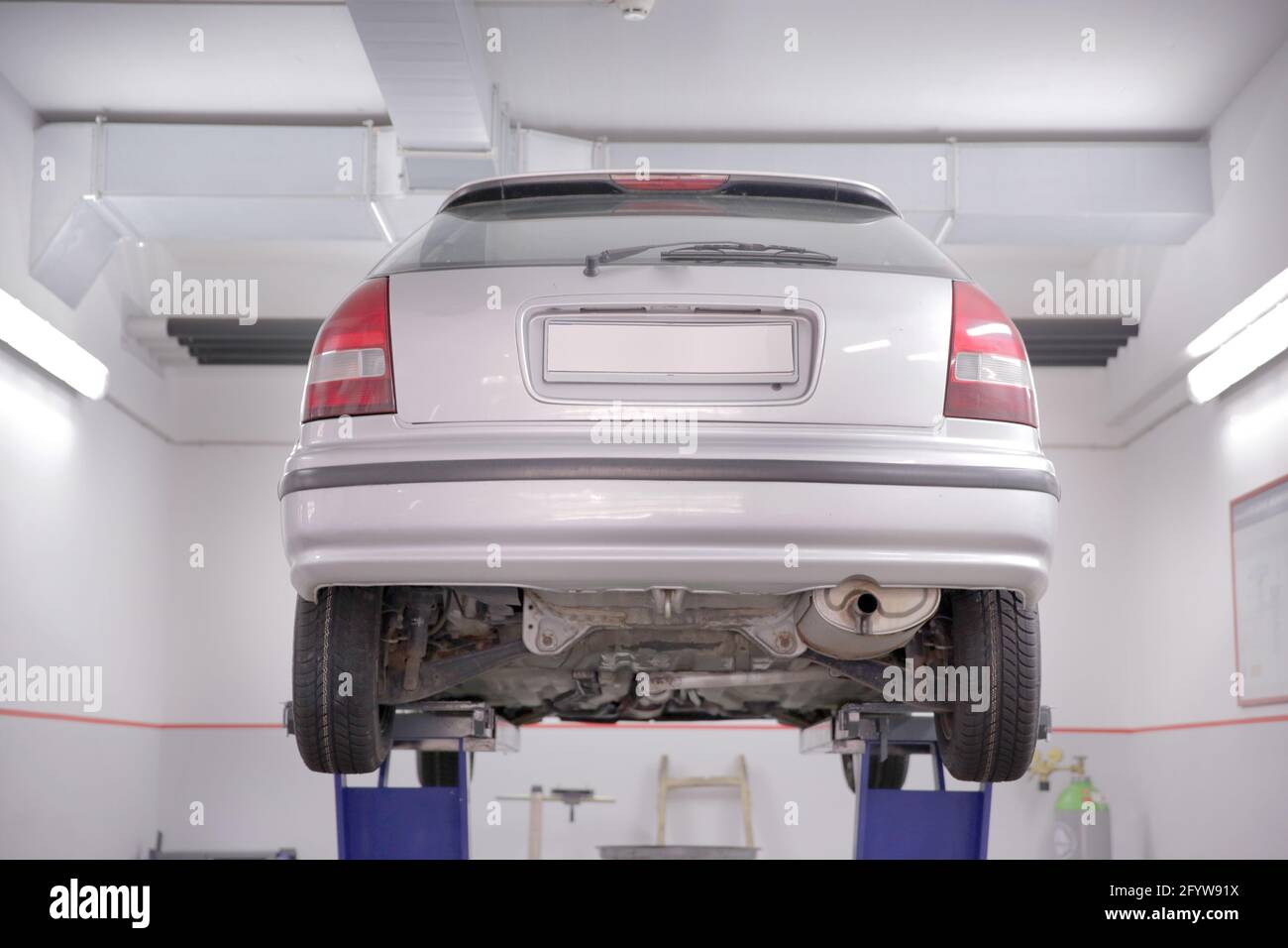 Empty car service hi-res stock photography and images - Alamy