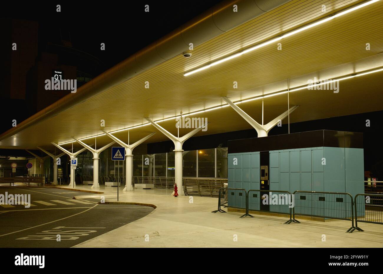 The departures entrance at Lisbon's airport Stock Photo Alamy