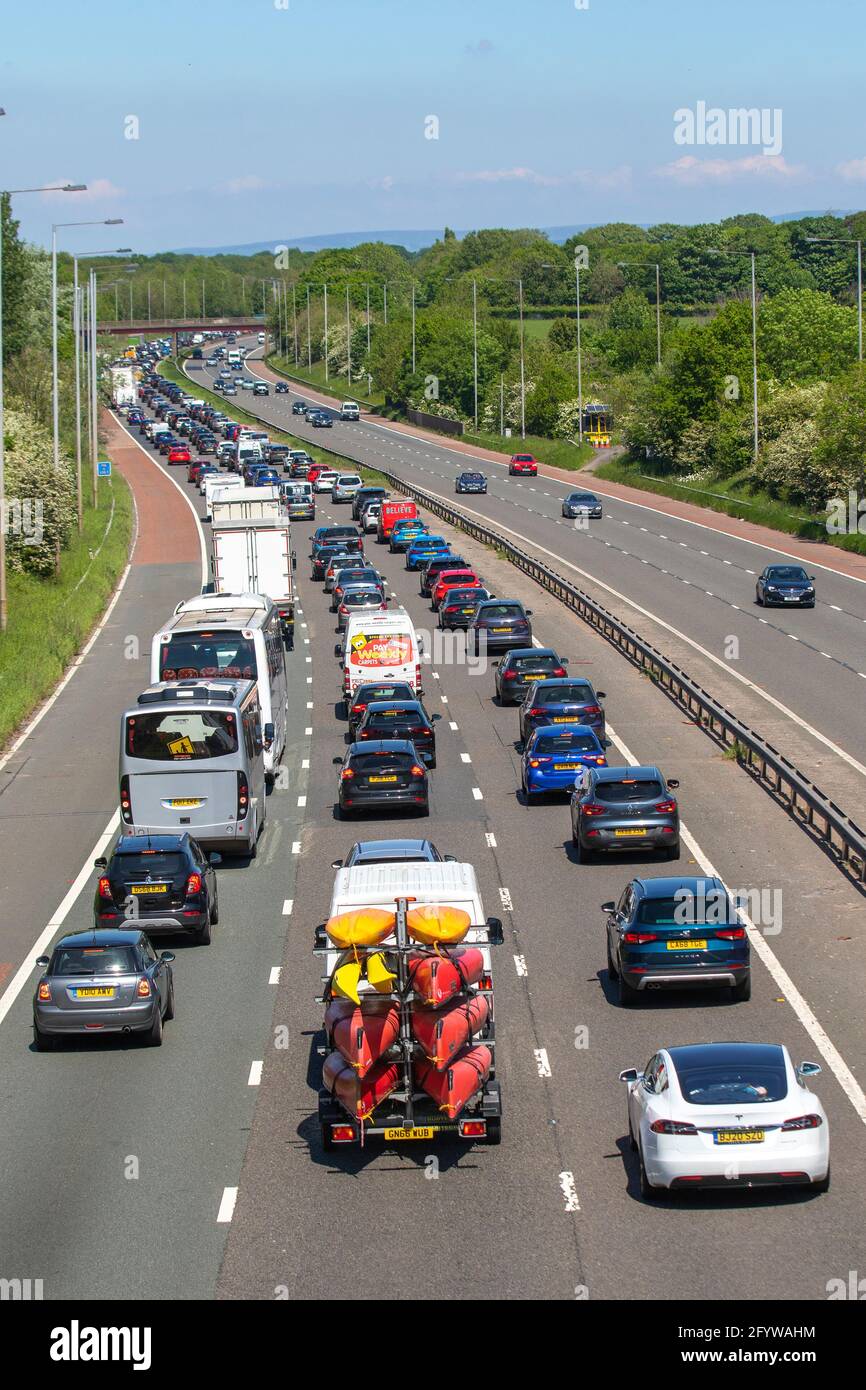 Heavy traffic on m6 motorway hi-res stock photography and images - Alamy