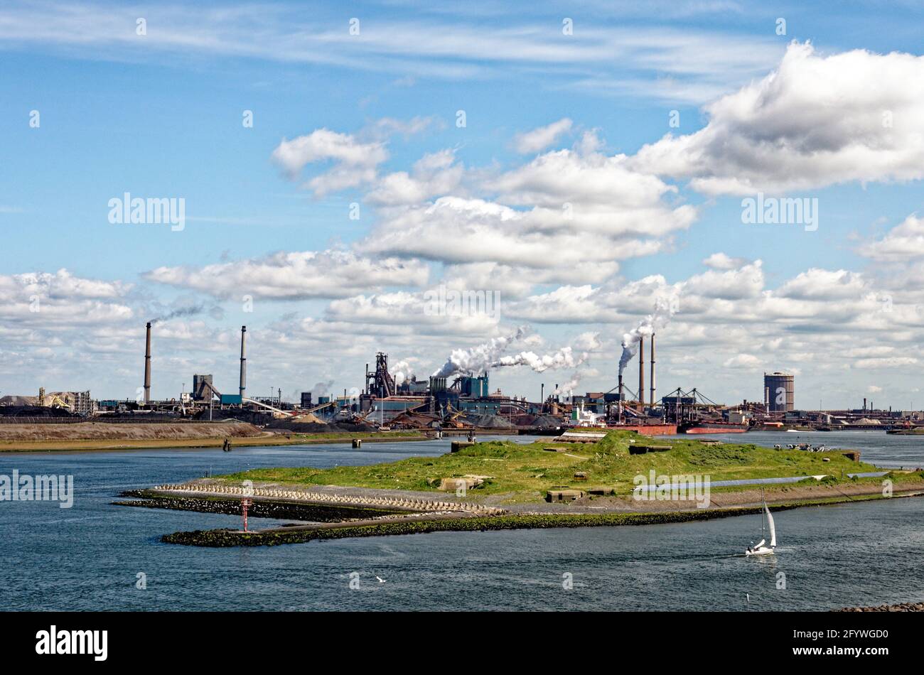 IJMUIDEN - A drone photo of the Tata Steel IJmuiden steel factory. ANP  JEFFREY GROENEWEG netherlands out - belgium out Stock Photo - Alamy