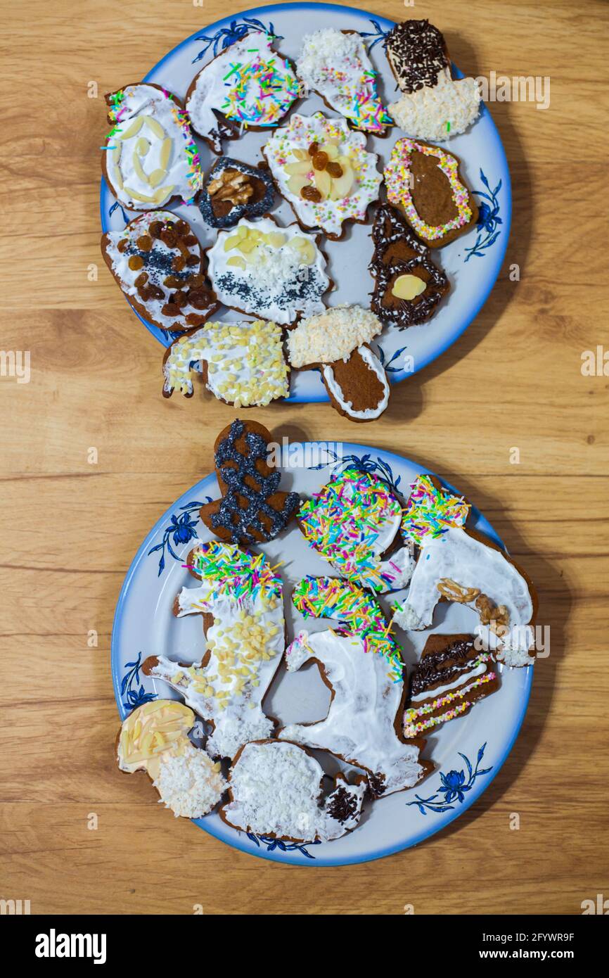 Two plates gingerbread cookies hi-res stock photography and images - Alamy