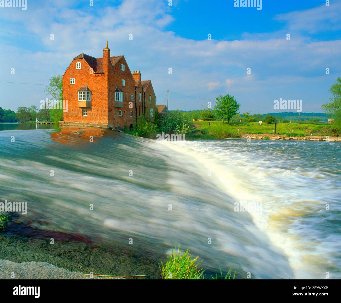 UK, England, Hereford & Worcester, Fladbury weir, spring Stock Photo ...