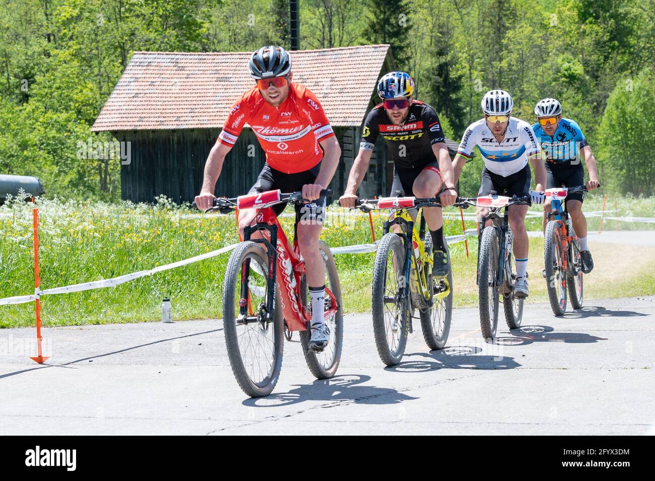 Elite mtb hi-res stock photography and 