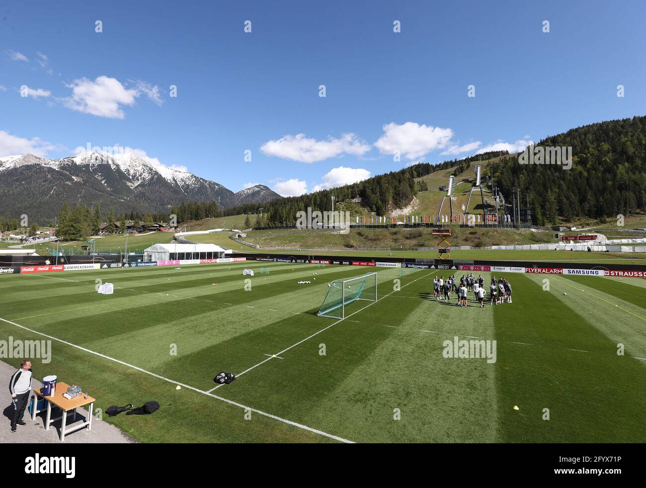 Seefeld, Austria. 30th May, 2021. Football, national team, training camp,  training: The team is together on the pitch at the start of training.  Credit: Christian Charisius/dpa/Alamy Live News Stock Photo - Alamy