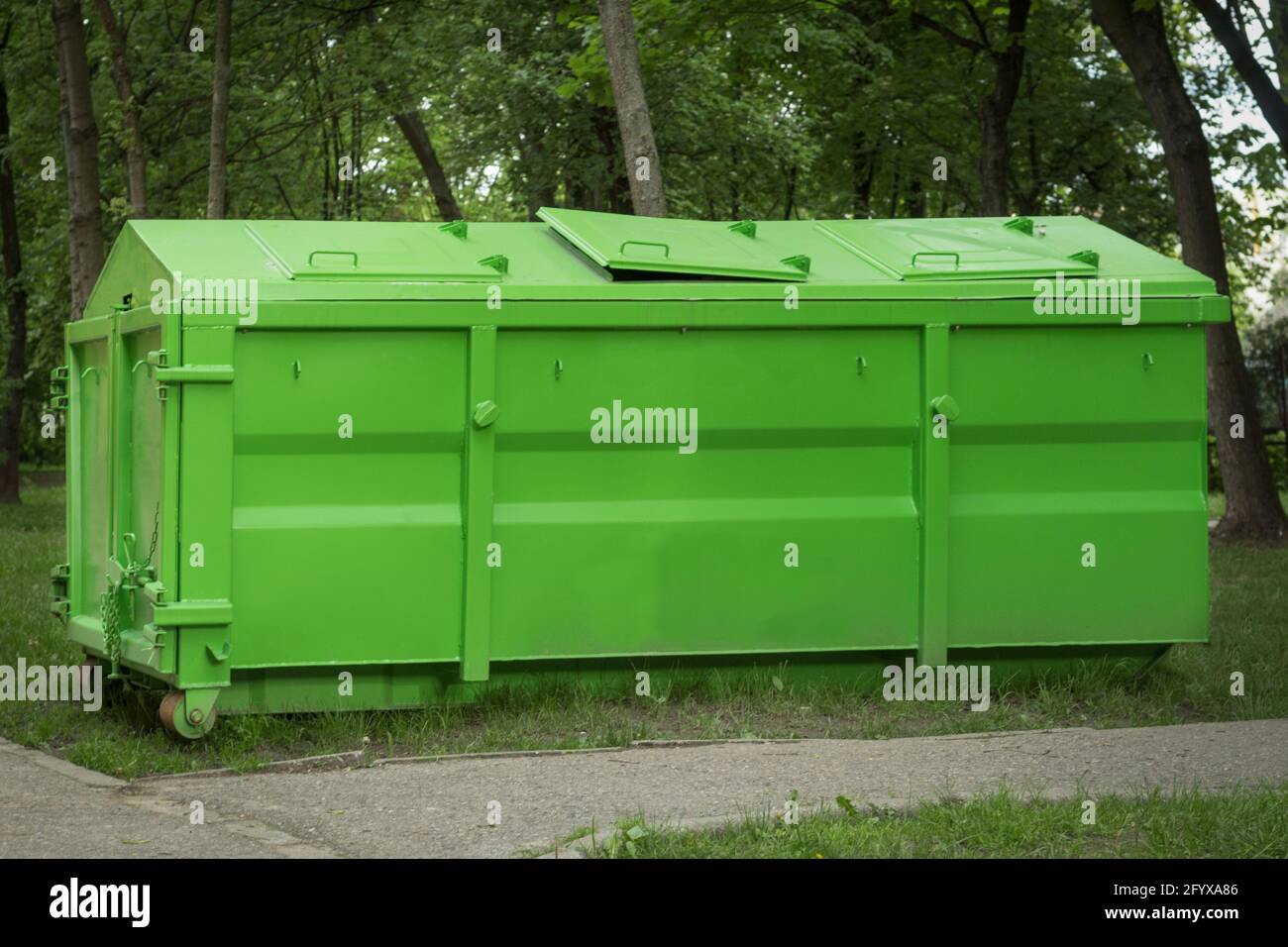 Covered container for construction and household waste. Metal container