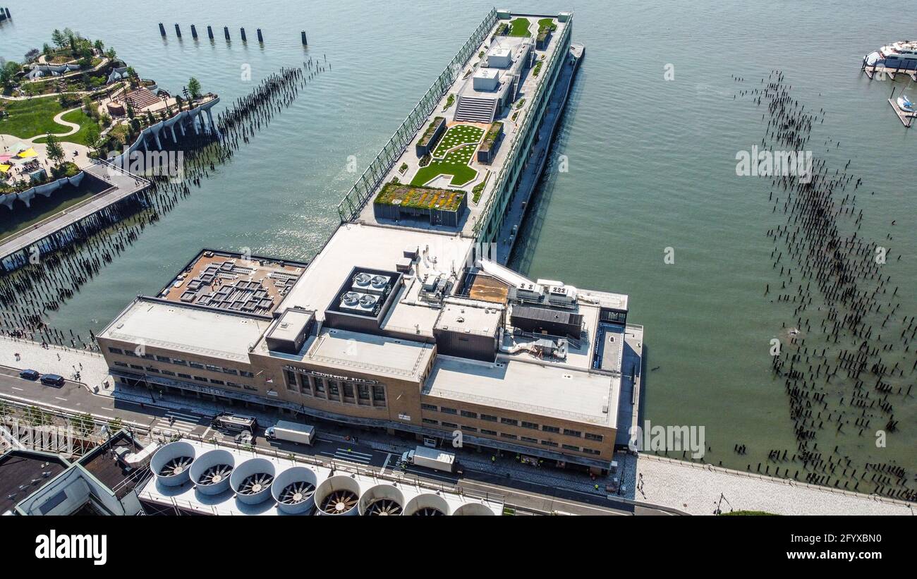 Pier 57 rooftop park hi-res stock photography and images - Alamy