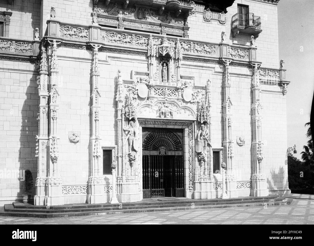 Entrance, San Simeon, California. 1931 Stock Photo Alamy