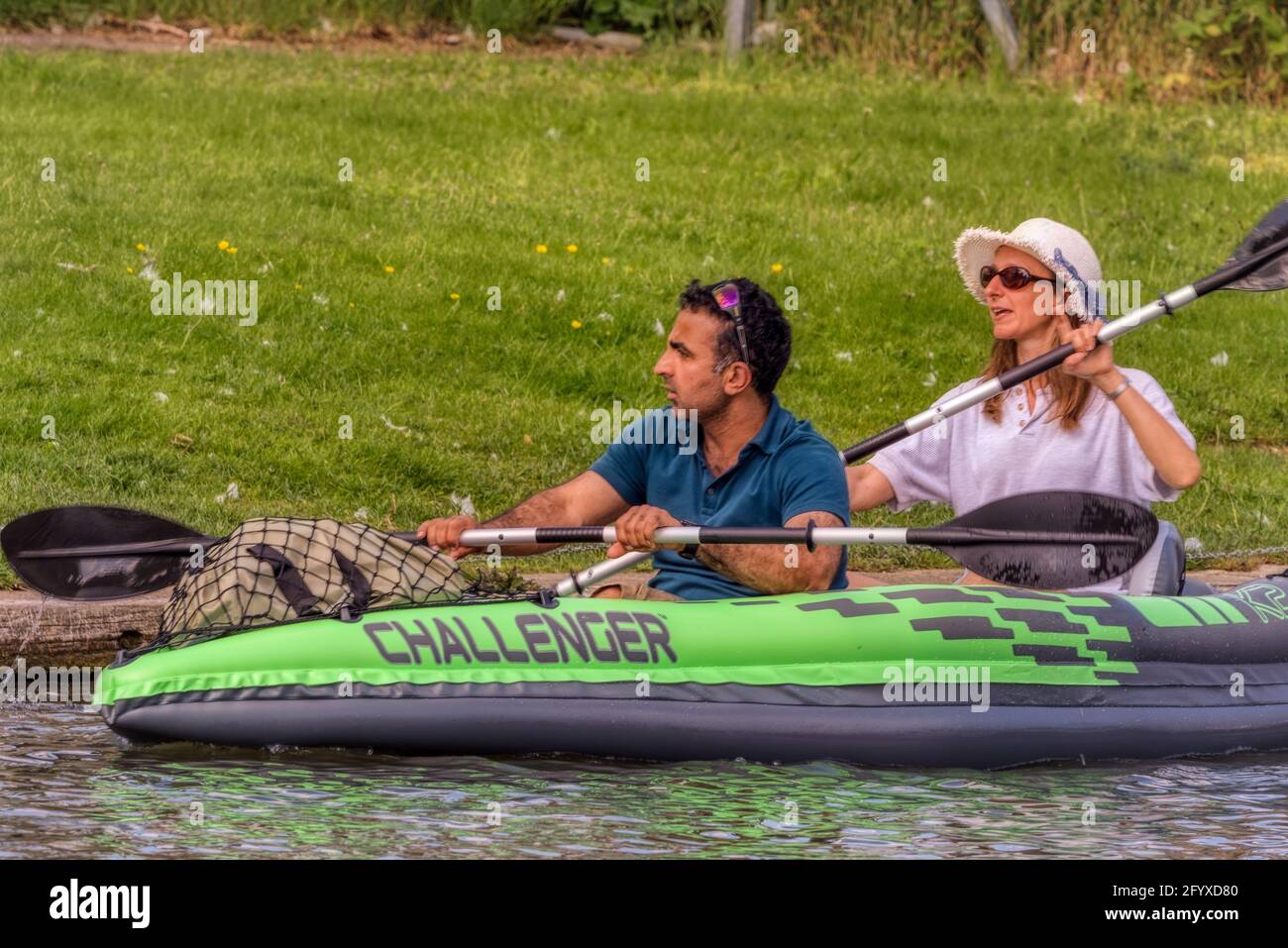 Couple paddling an inflatable canoe on the River Cam, Cambridge, UK Stock Photo