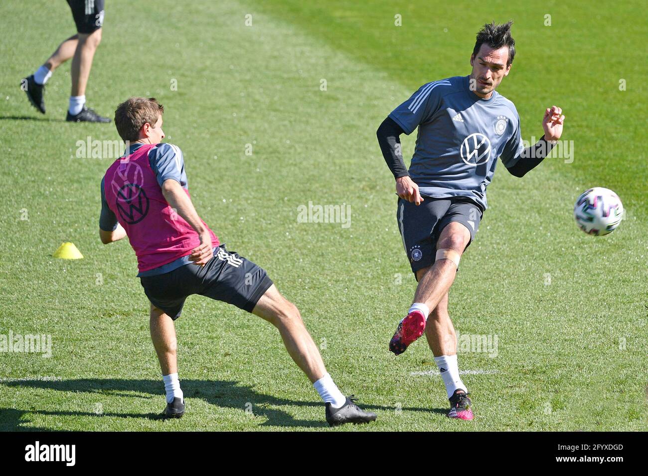 from right: Mats HUMMELS, action, duels versus Thomas MUELLER. German  national soccer team, training camp in Seefeld/Tyrol on May 30th, 2021  Stock Photo - Alamy