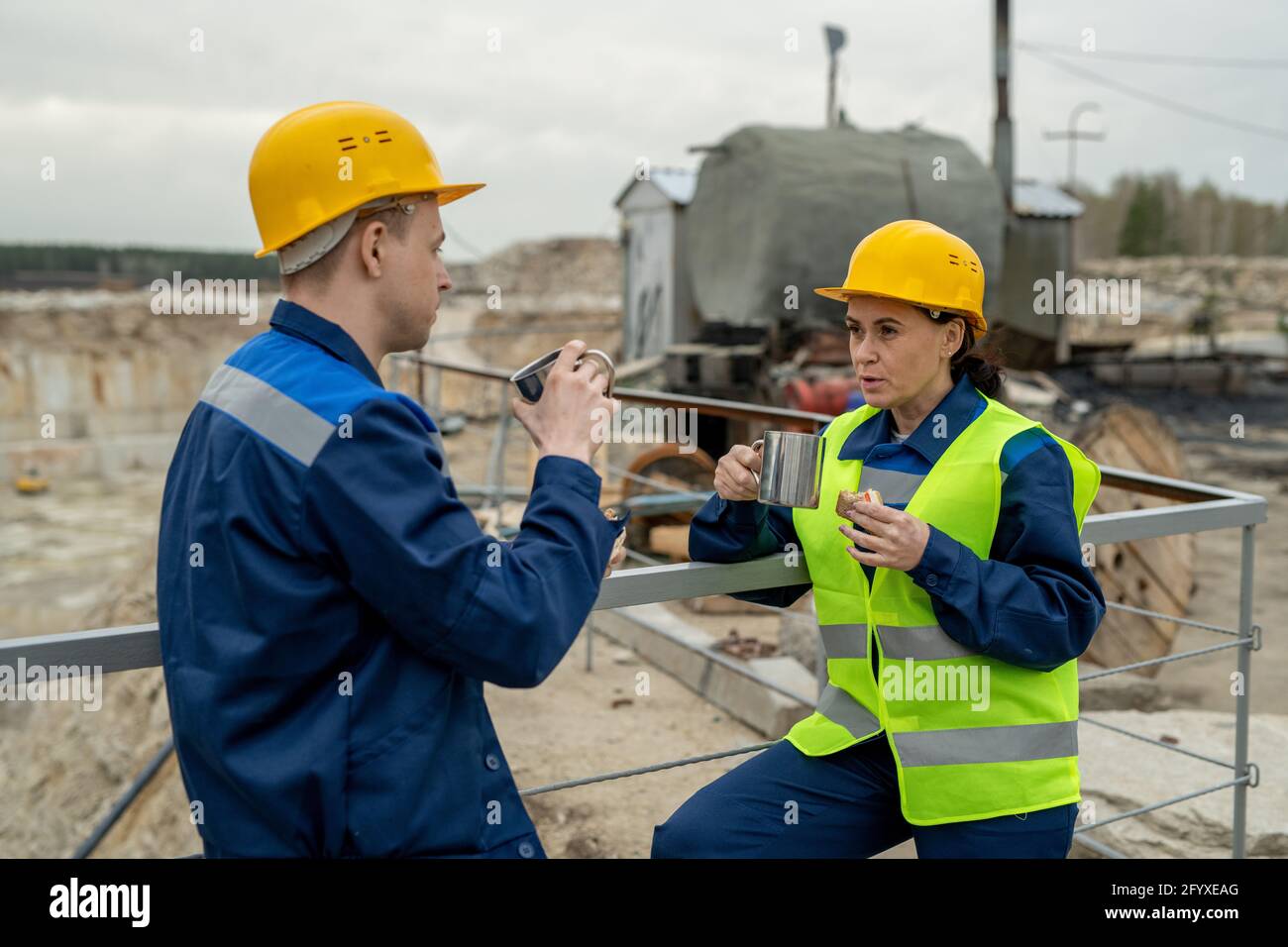 Engineer Tea Engineers building machinery hi-res stock photography and images - Alamy