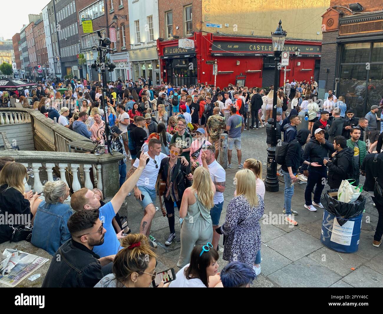 Revellers in south William street, Dublin. The chief medical officer, Dr Tony Holohan, has hit out at scenes of Òenormous crowdsÓ gathered in Dublin city centre, saying it was what the country Òdoes not needÓ after making so much progress pushing down cases of Covid-19. Picture date: Sunday May 30, 2021. Stock Photo