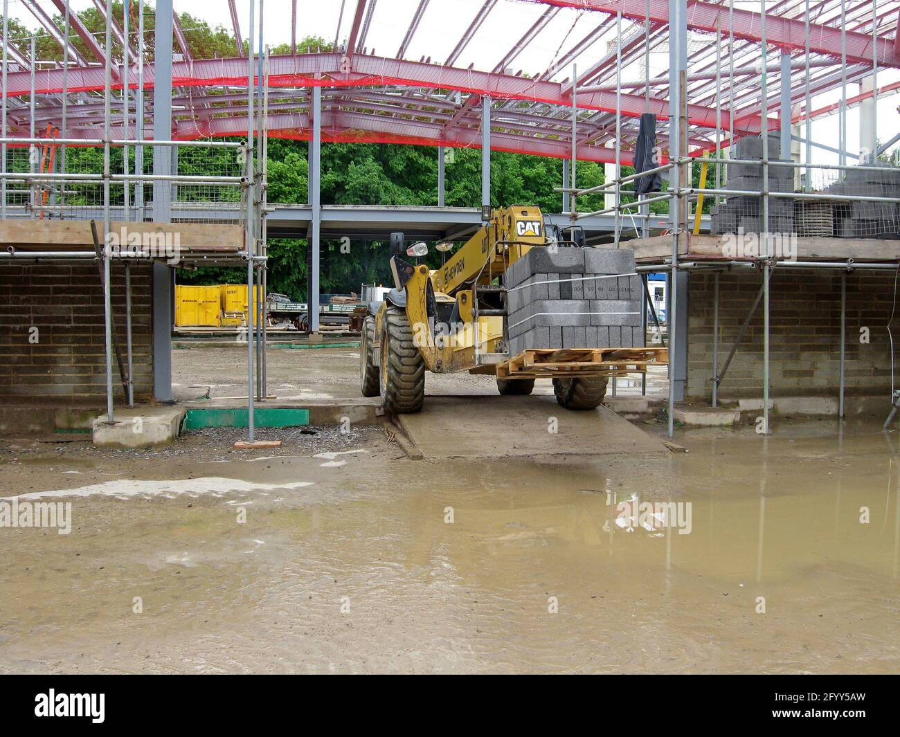 May 2008 -  Telehandler moving pallet of wall block on a construction site in the UK Stock Photo
