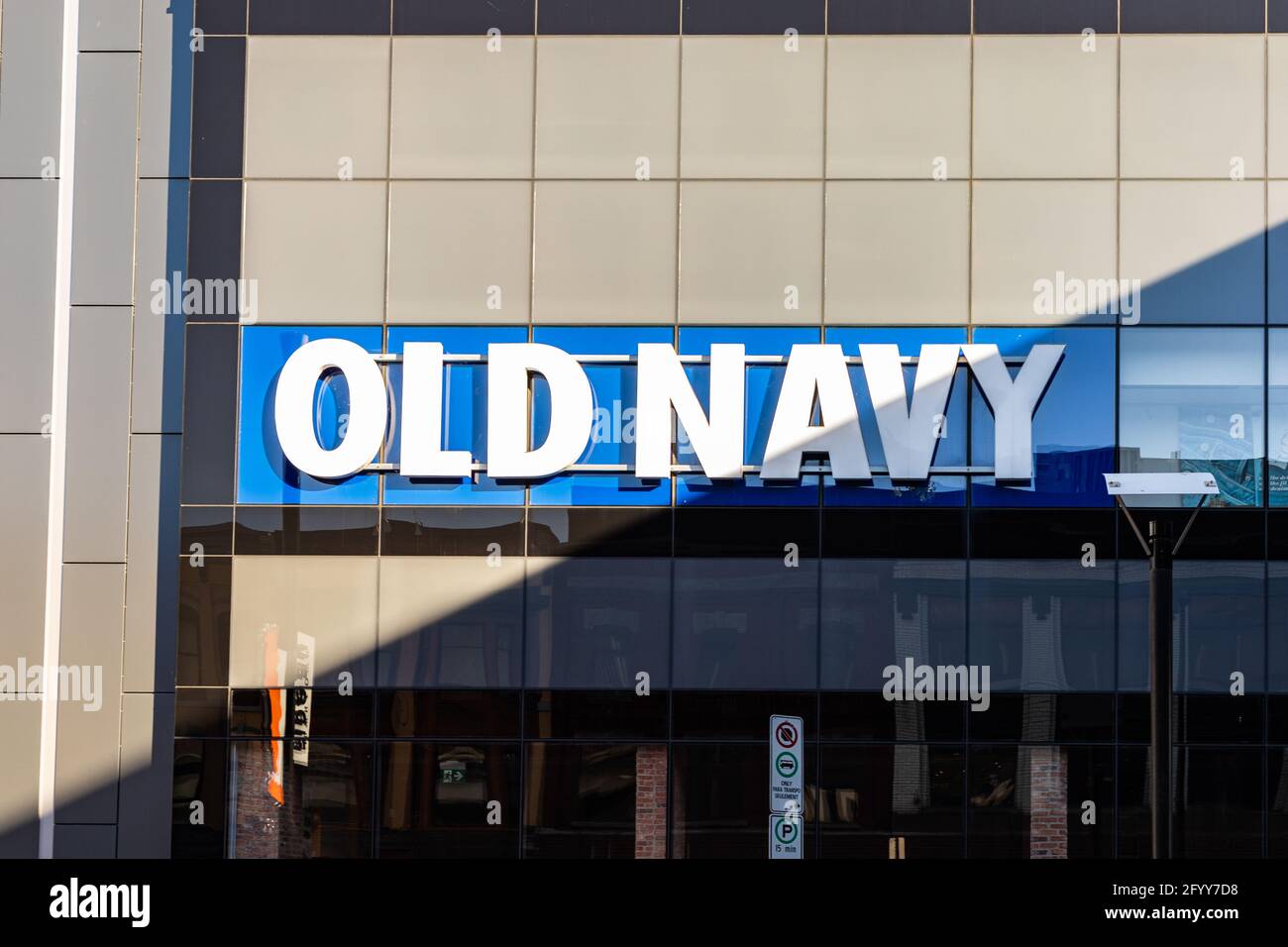 Ottawa, Canada - May 23, 2021: Old Navy store exterior in downtown on a sunny day. Old Navy is a clothing and accessories retailer store. Stock Photo