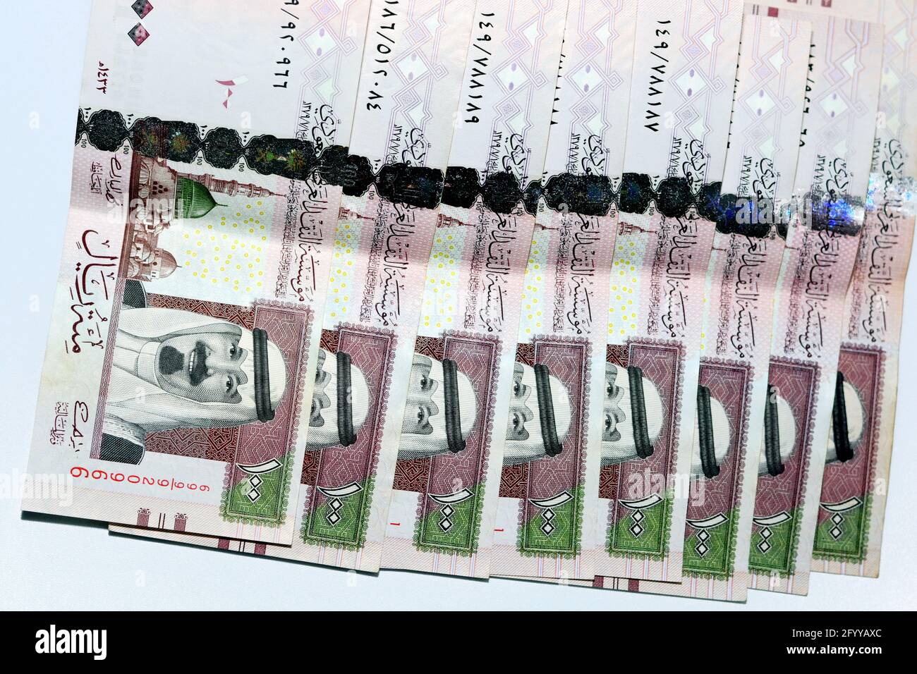 Saudi Arabia 100 riyals banknote, obverse of Saudi kingdom one hundred riyals cash with photo of king Abdullah AbdulAziz, reverse with Medina mosque Stock Photo