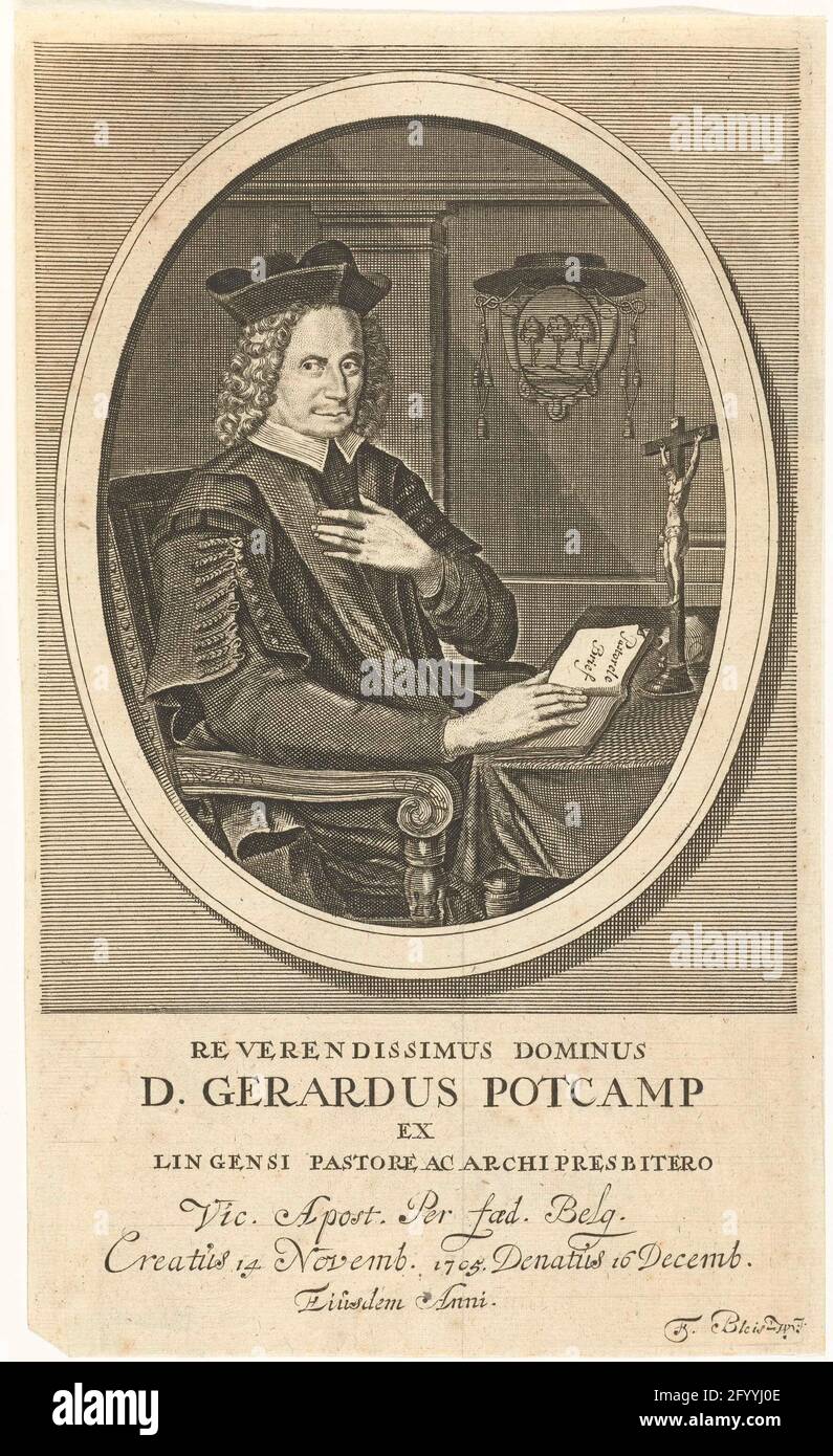 Portrait of Gerard Potcamp, Pastor and Arch priest of Lingen; Reverendissimus Dominus D. Gerardus Potcamp (...) December 16 Euldem Anni. Portrait of gerard potcamp, pastor and arch priest of lingen, sitting at table with crucifix, on the wall hangs his arm. Knee piece in oval frame. Stock Photo