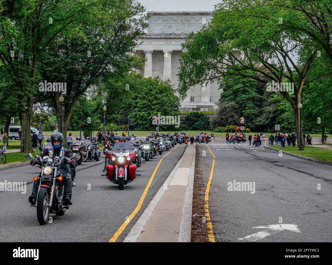 Washington, DC, United States. 30th May, 2021. Thousands of Motorcyclists ride past the Lincoln Memorial as they take part in 'Rolling to Remember' on Sunday, May 30, 2021 in Washington, DC. Formerly known as 'Rolling Thunder', 'Rolling to Remember' is a call to remember and memorialize those lost or missing in the course of military service during armed conflicts that involved the United States. Photo by Jemal Countess/UPI Credit: UPI/Alamy Live News Stock Photo