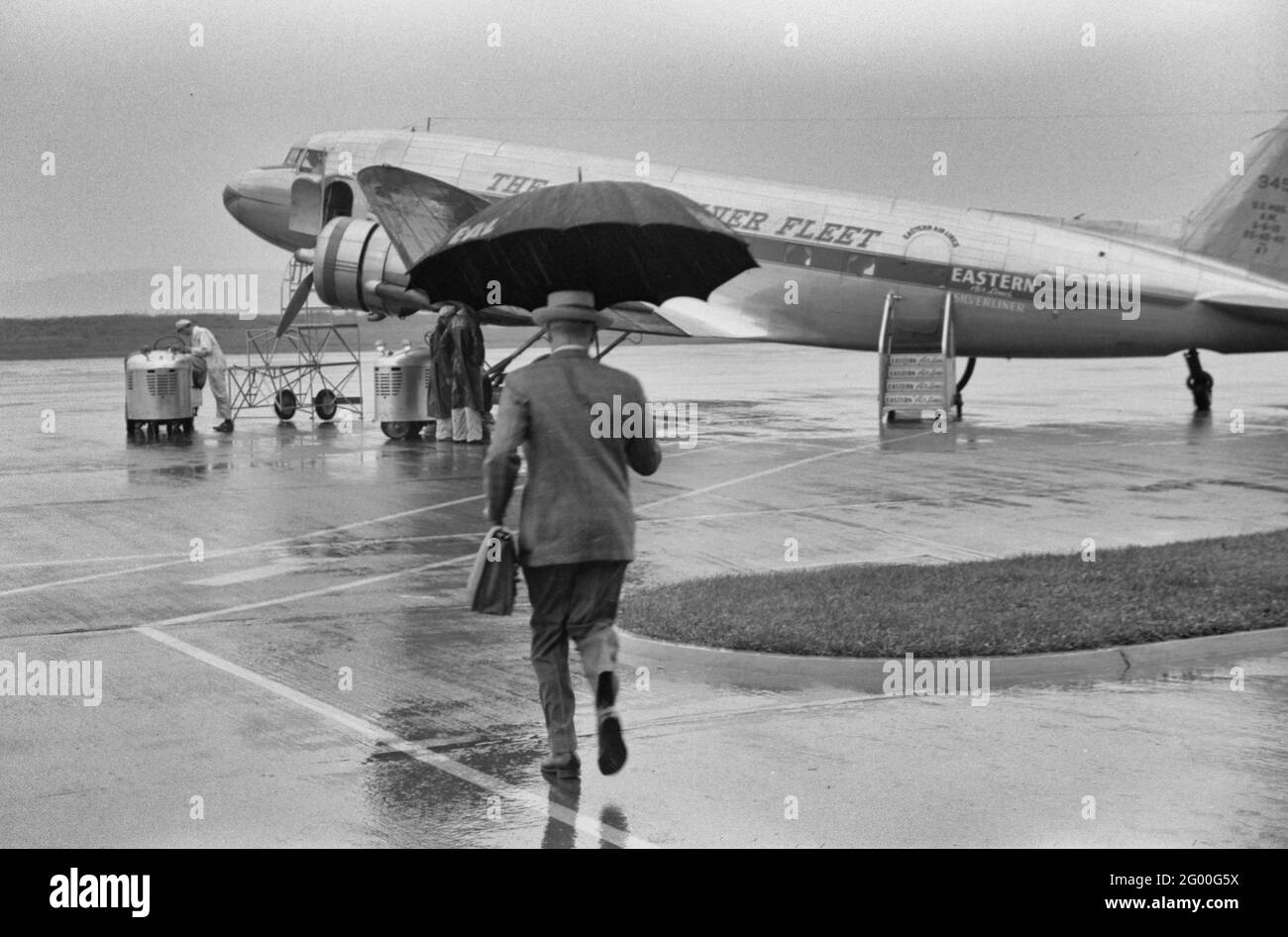 Passengers boarding a plane on a rainy day at the municipal airport in Washington, DC, July 1941 Stock Photo
