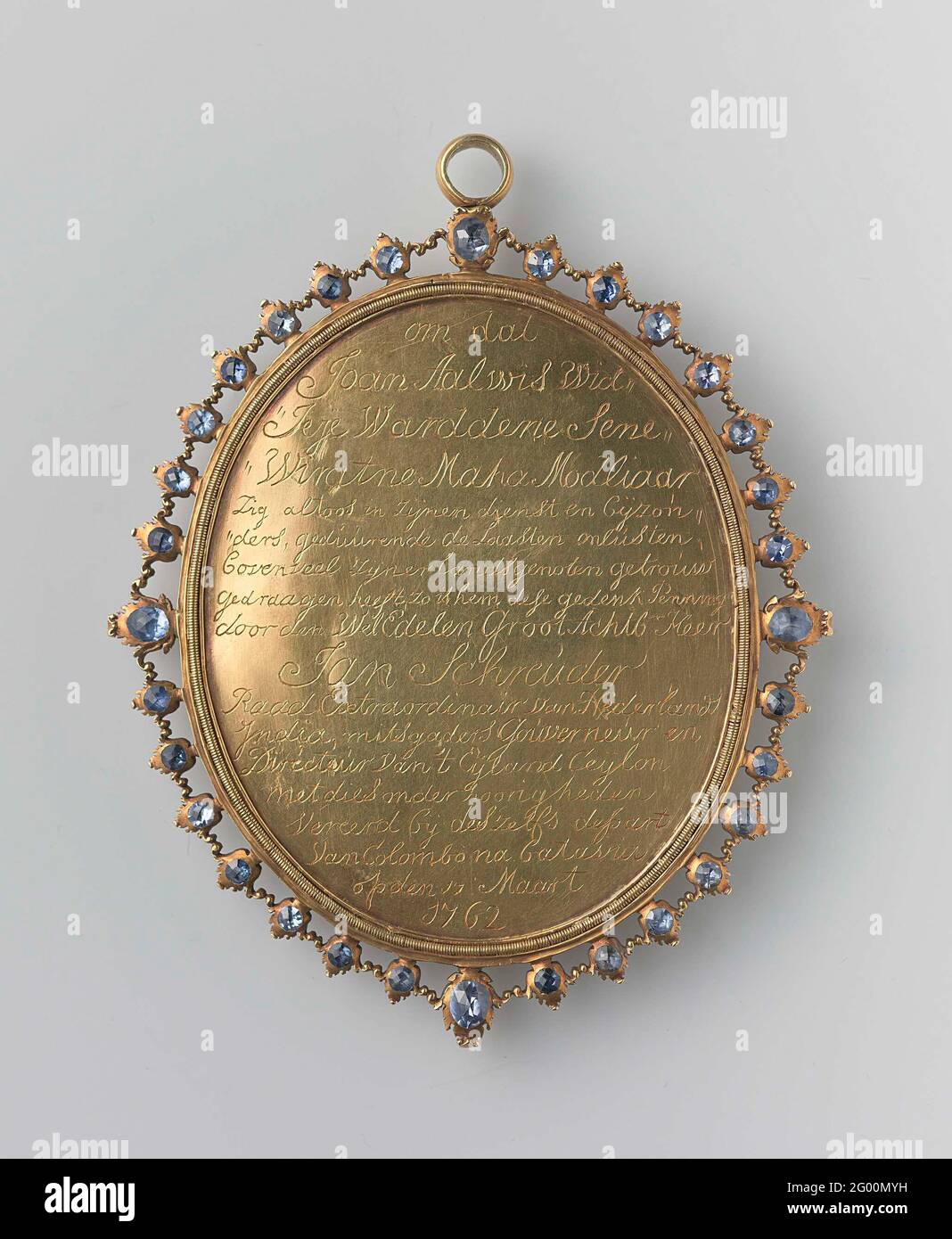 Gold medal of honour. The medal was given by Jan Schreuder, Governor of Ceylon, to Joan Aalwis, the highest-ranking Ceylonese employed by the Dutch East India Company (VOC), and the governor’s close adviser on Ceylon. He continued to promote the VOC’s interests during the war between the Dutch and the Kingdom of Kandy. The company thanks him for his loyalty ‘particularly during the recent disturbances’. Stock Photo